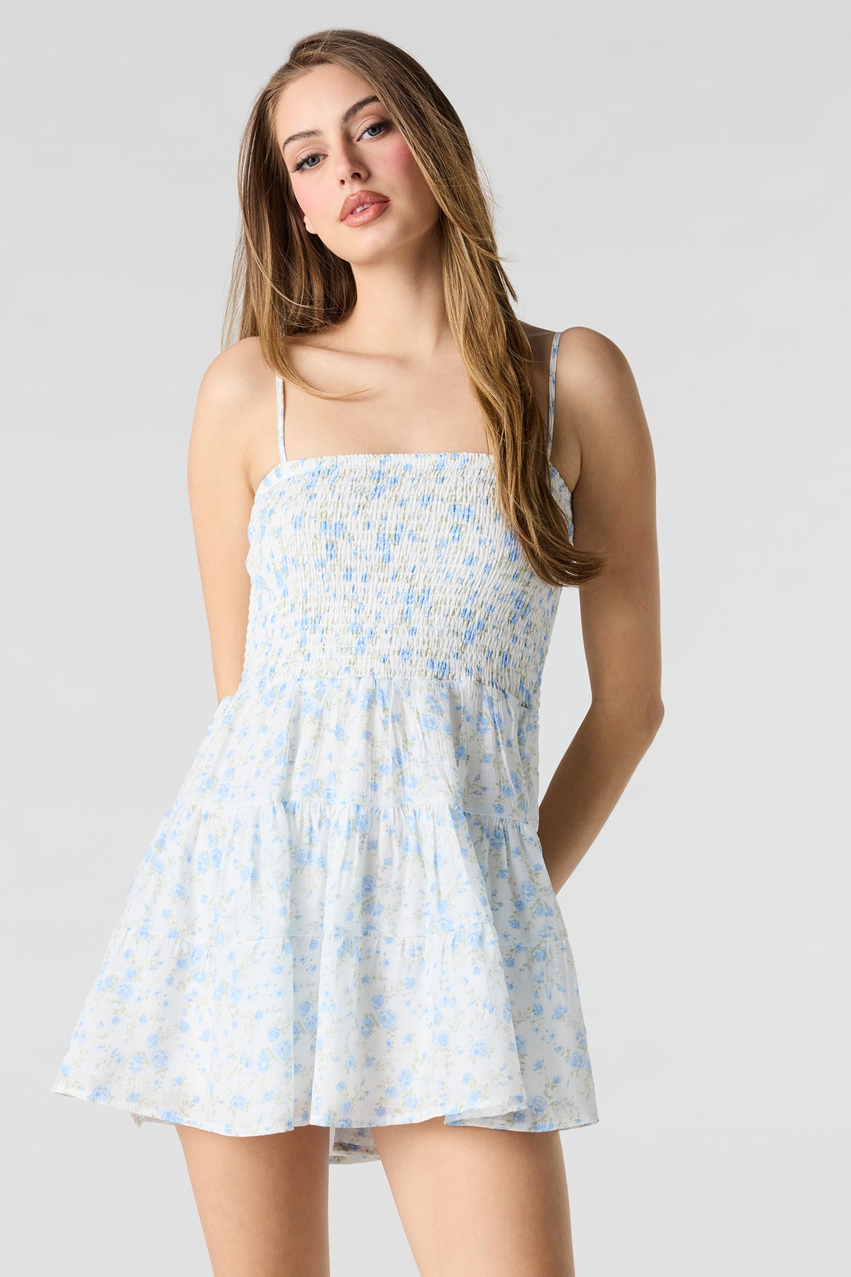 Minirobe volantée smockée