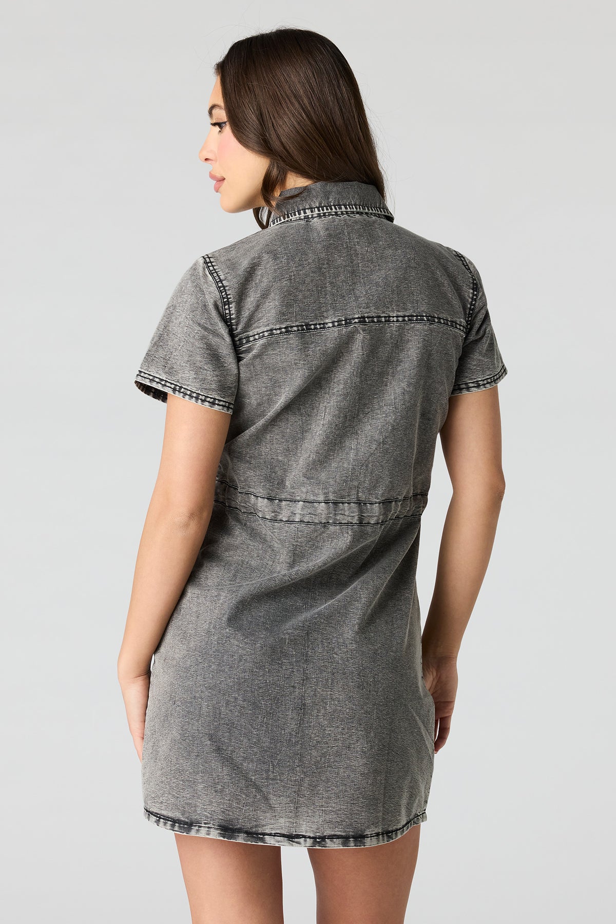 Vue alternative 2. Minirobe t-shirt boutonnée en denim