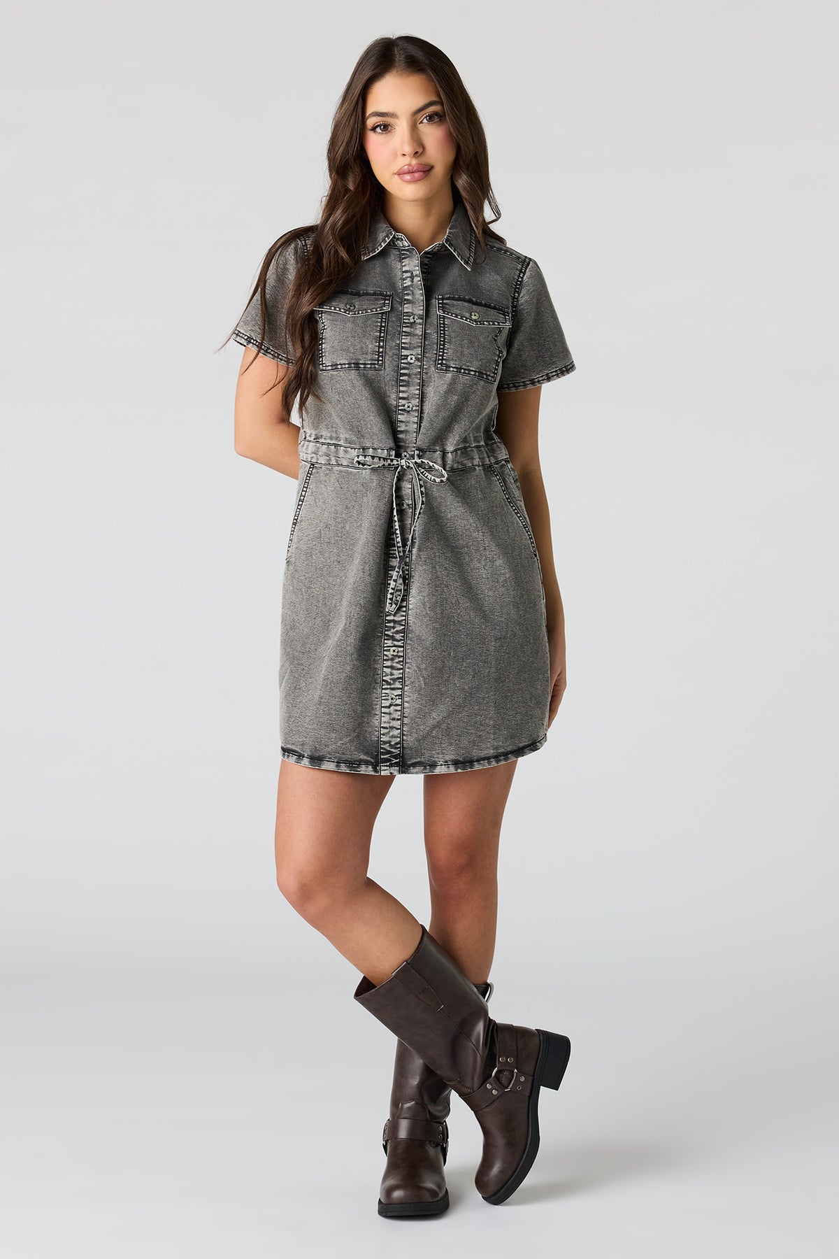 Vue alternative 3. Minirobe t-shirt boutonnée en denim