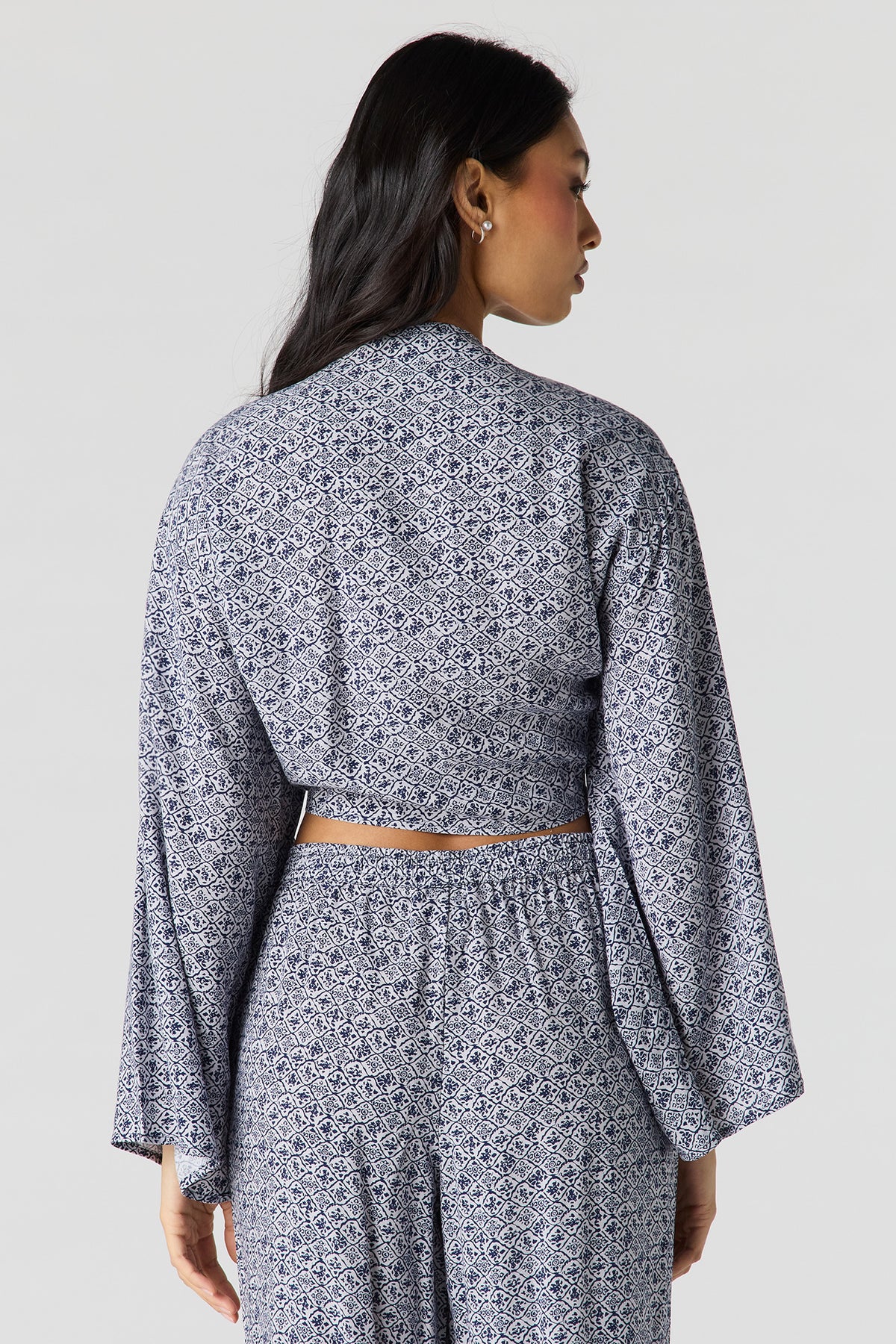 Alt View 2. Flowy Tie Front Shrug - Navy