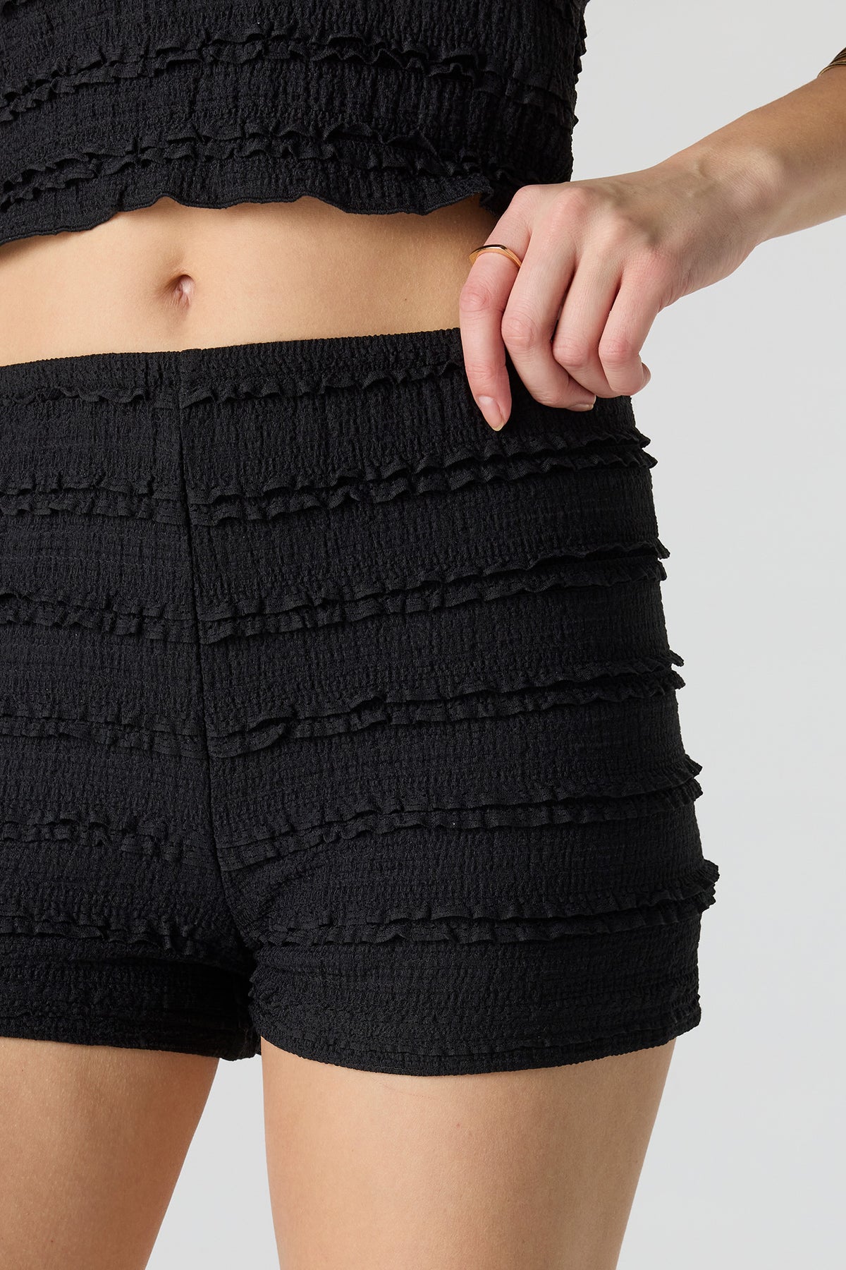 Vue alternative 4. Short court en dentelle
