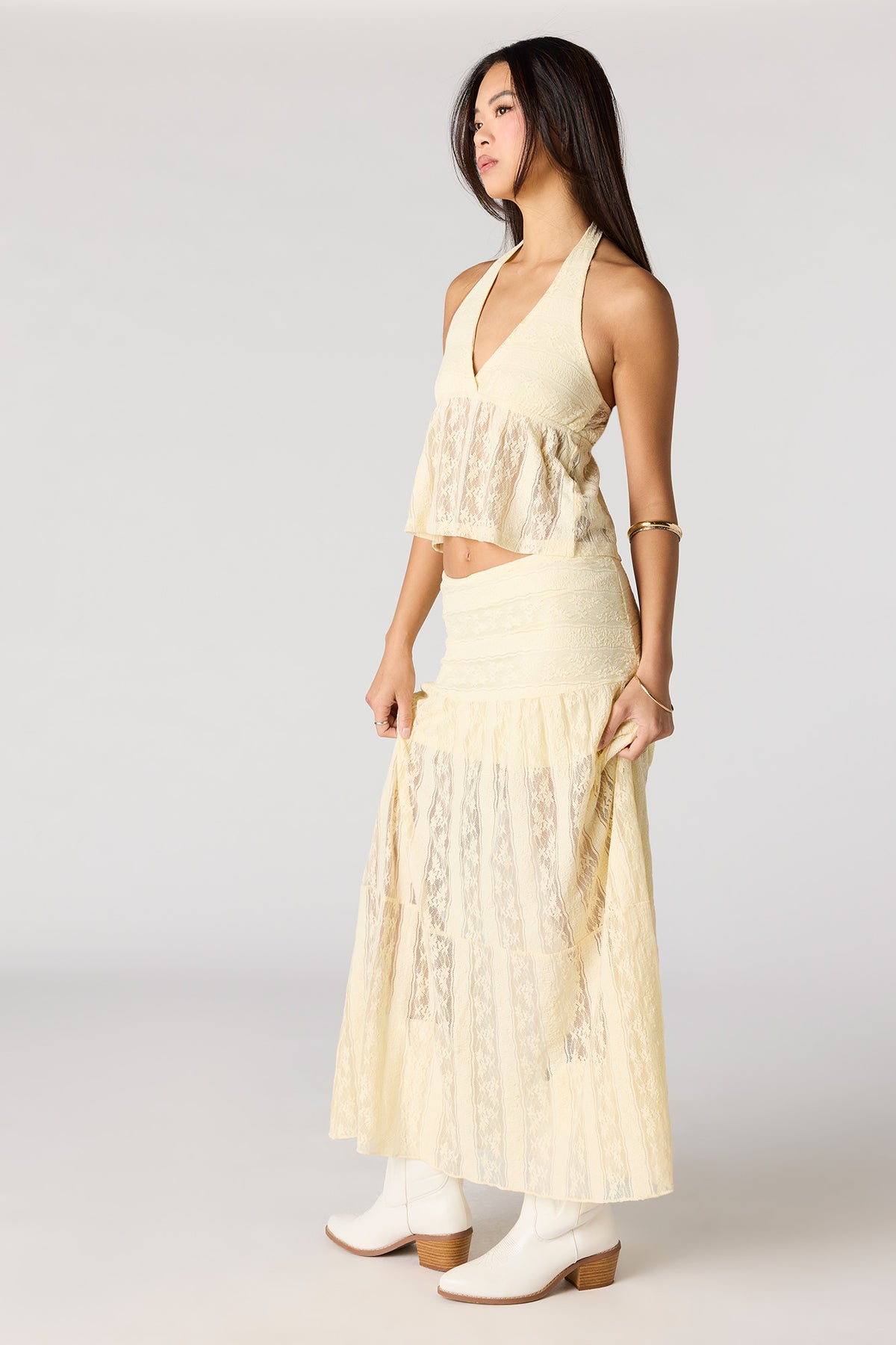 Vue alternative 2. Jupe maxi fleurie en dentelle