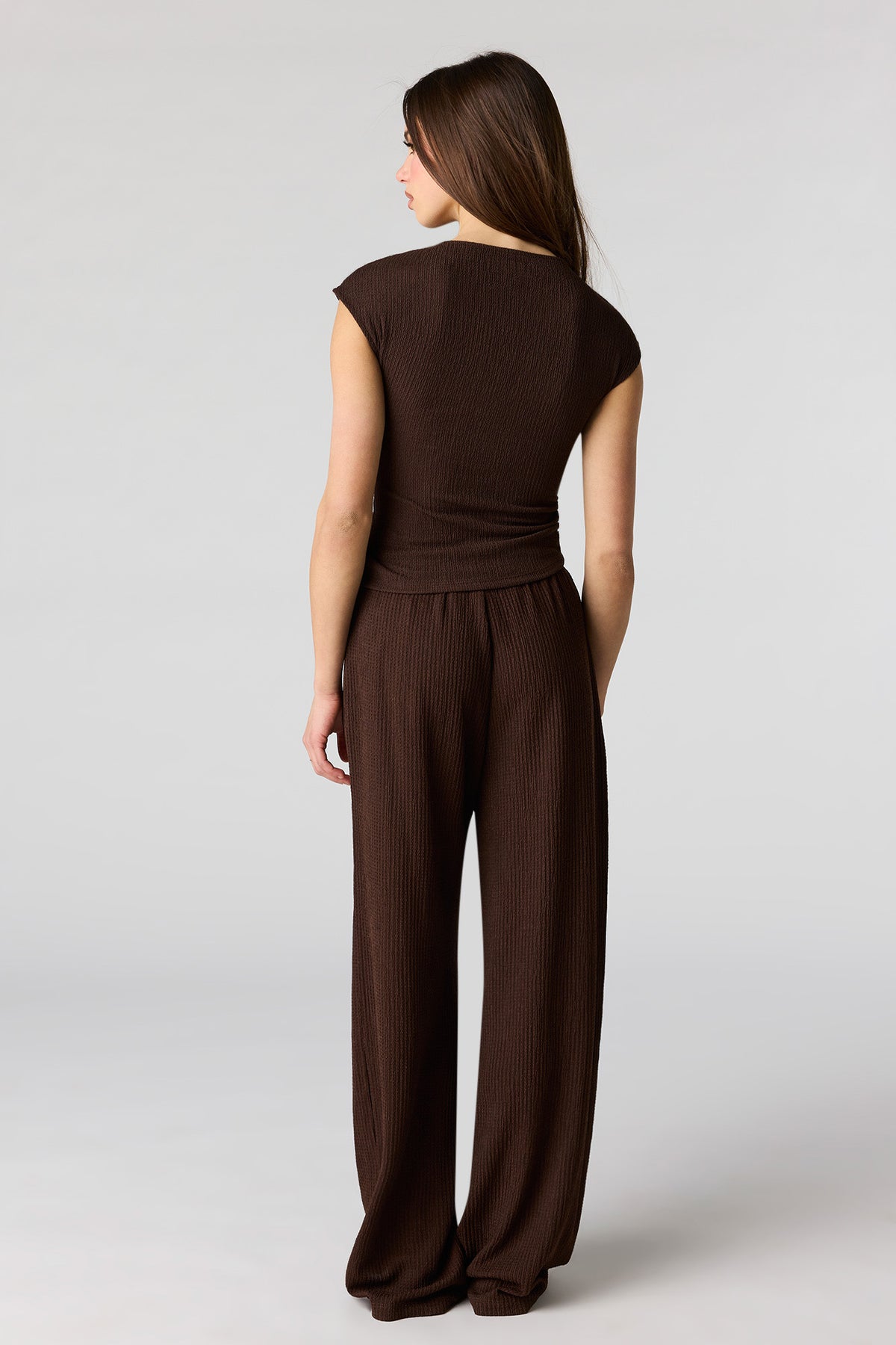 Vue alternative 3. Pantalon texturé à jambe large