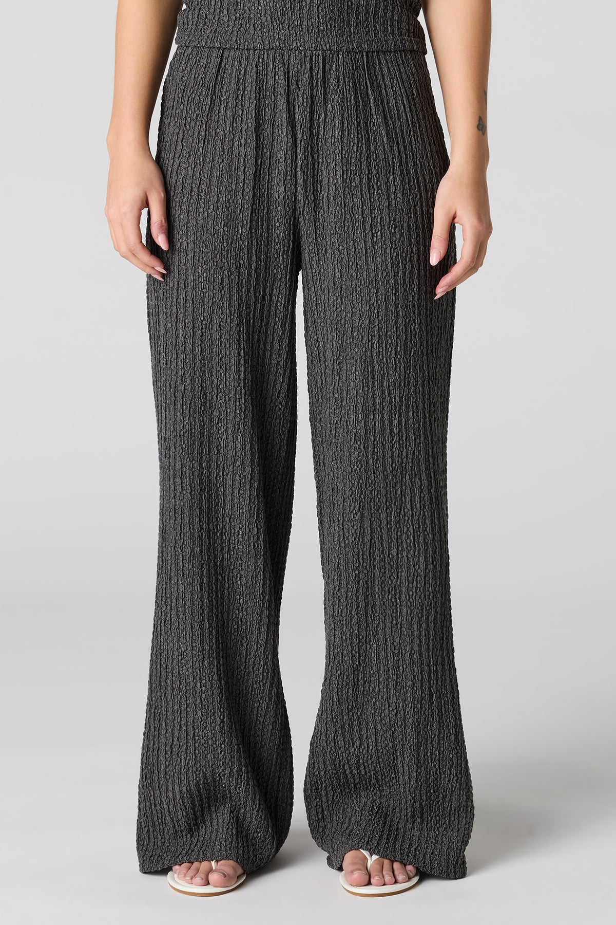 Vue alternative 2. Pantalon texturé