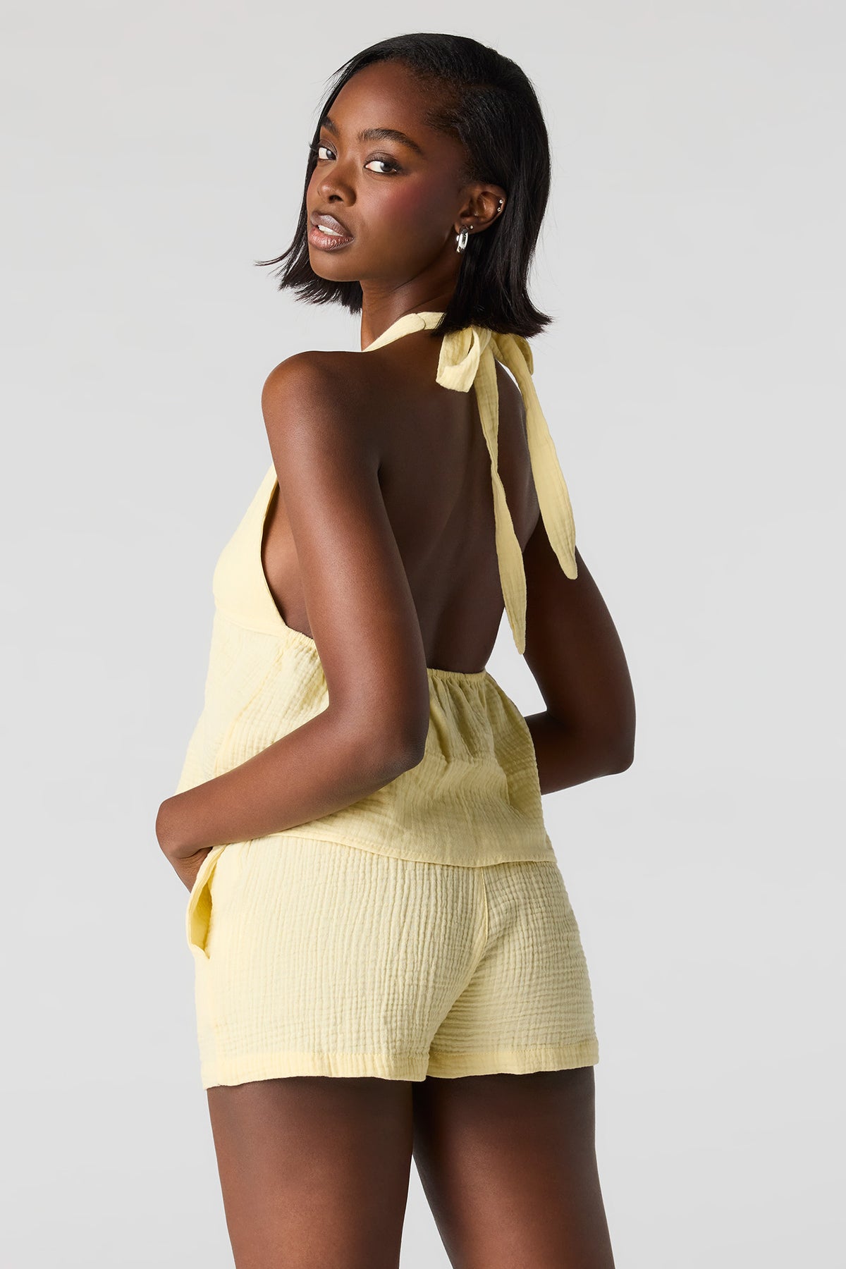 Vue alternative 2. Short texturé à taille coulissante