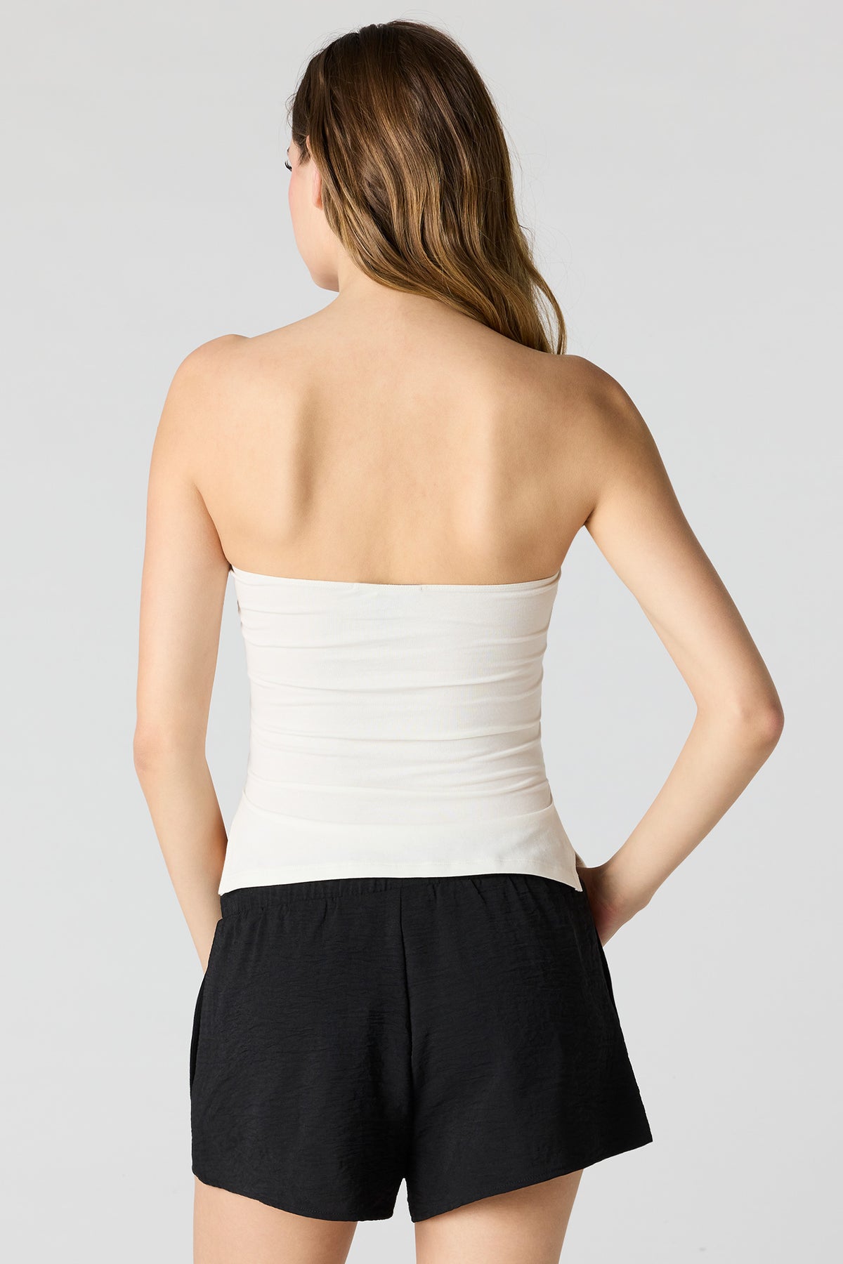 Vue alternative 2. Short fluide à taille coulissante