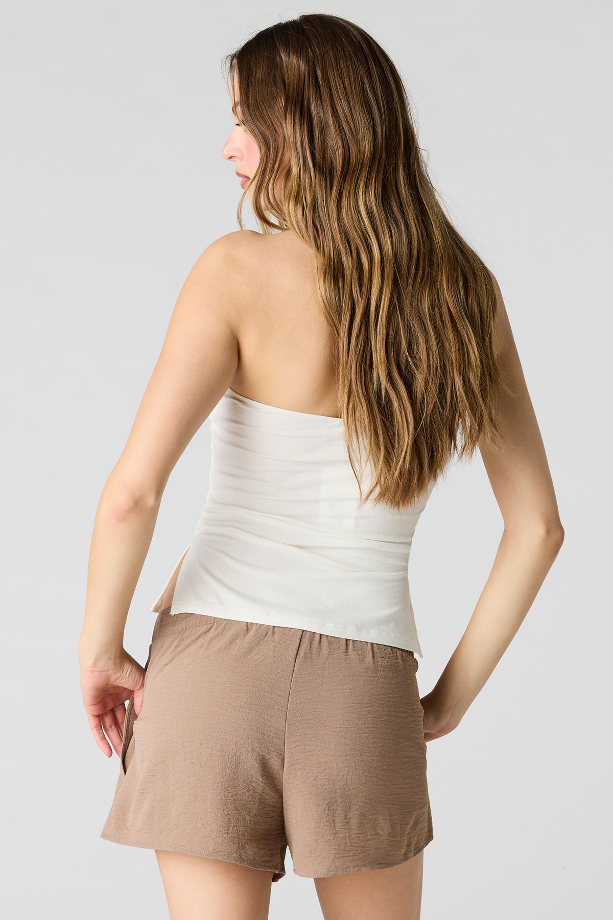Vue alternative 2. Short fluide à taille coulissante