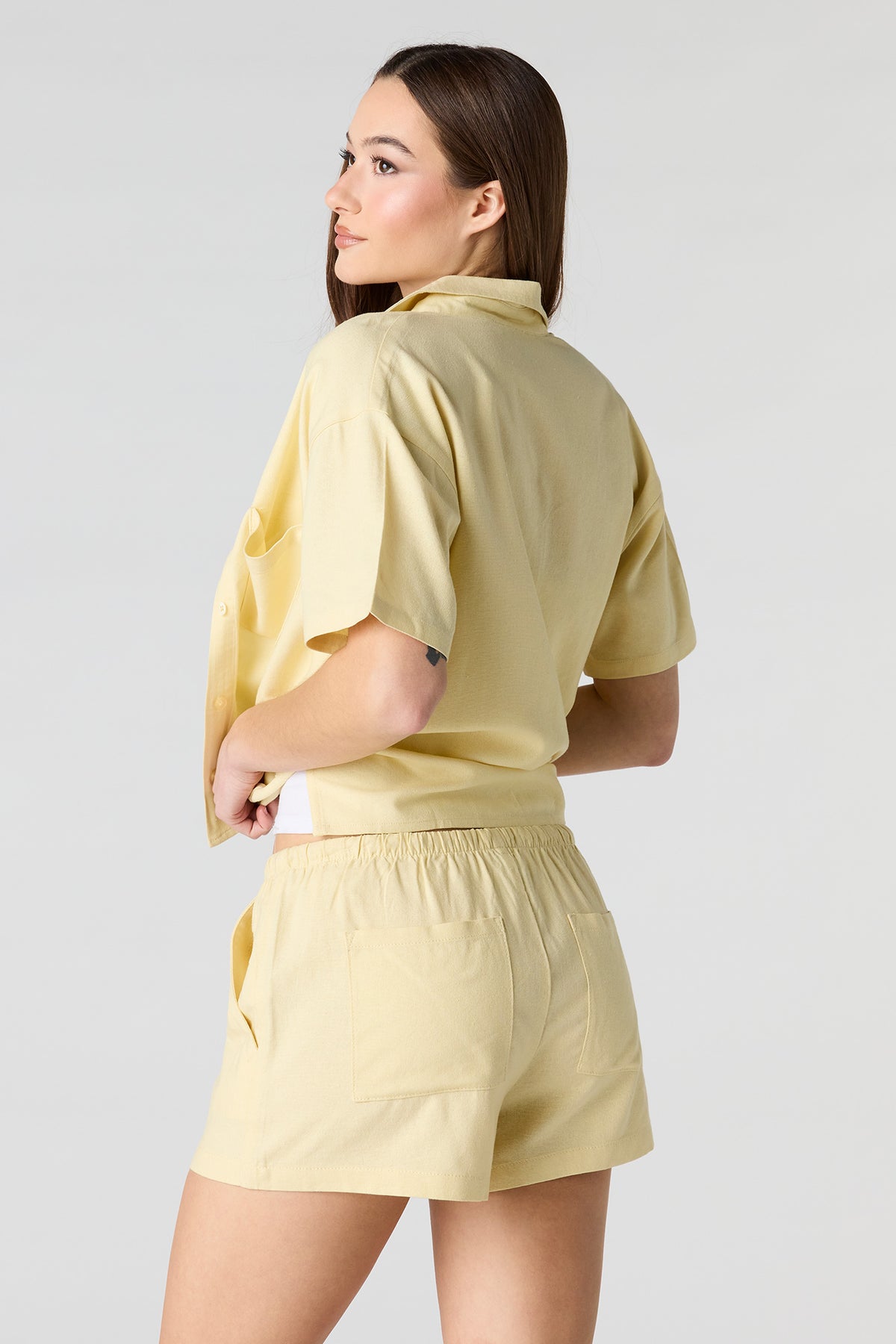 Vue alternative 2. Short en mélange de lin