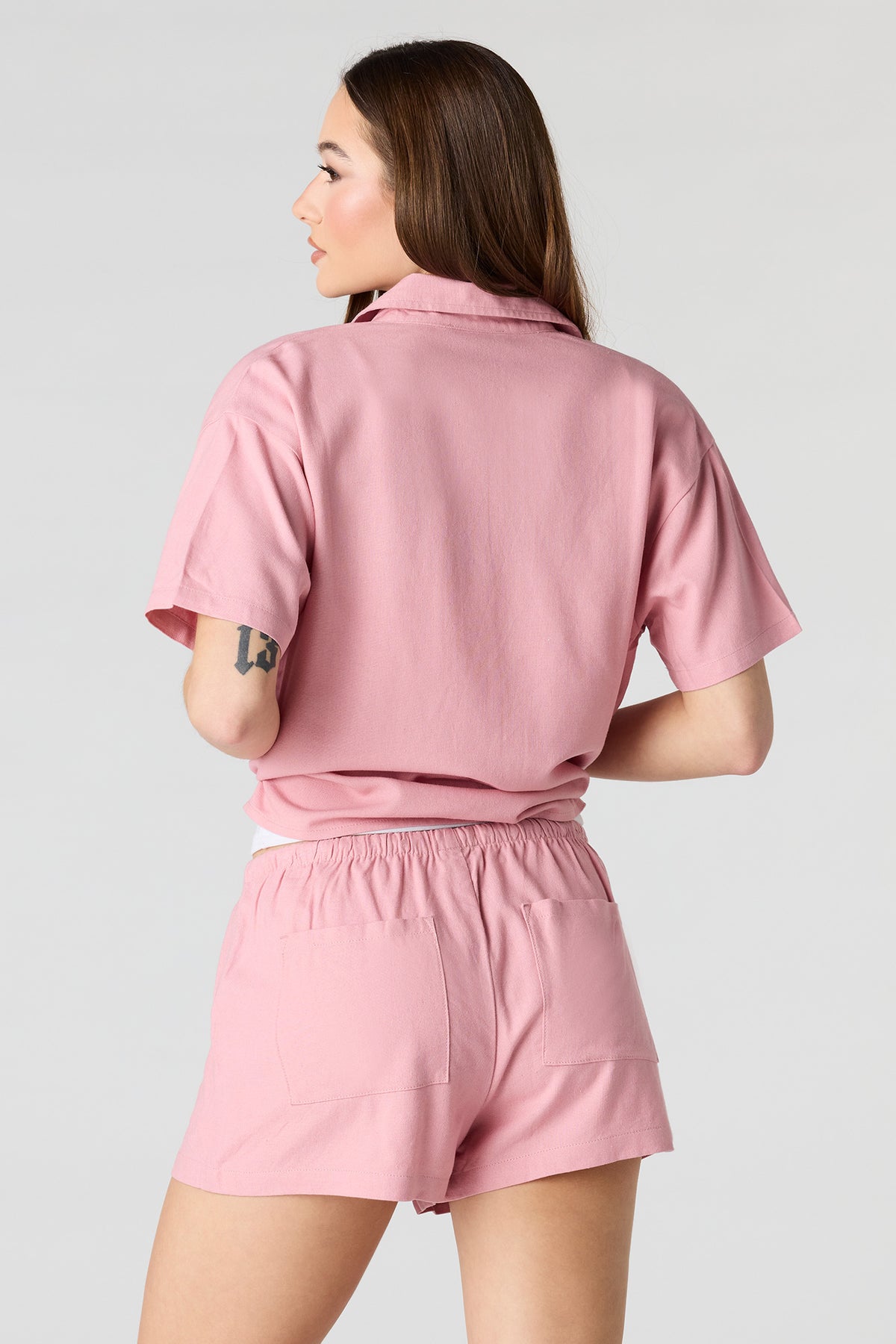 Vue alternative 2. Short en mélange de lin