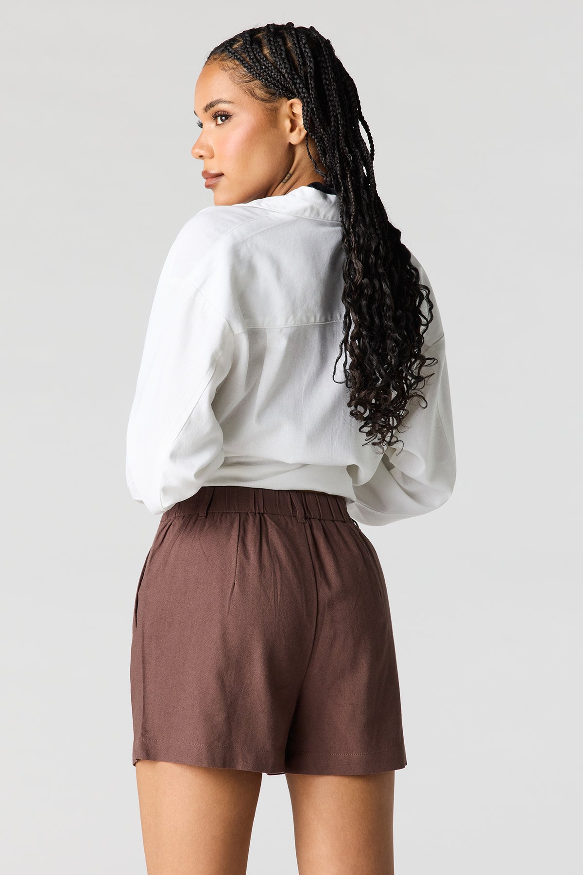 Alt View 2. Linen-Blend Tailored Short - Brown