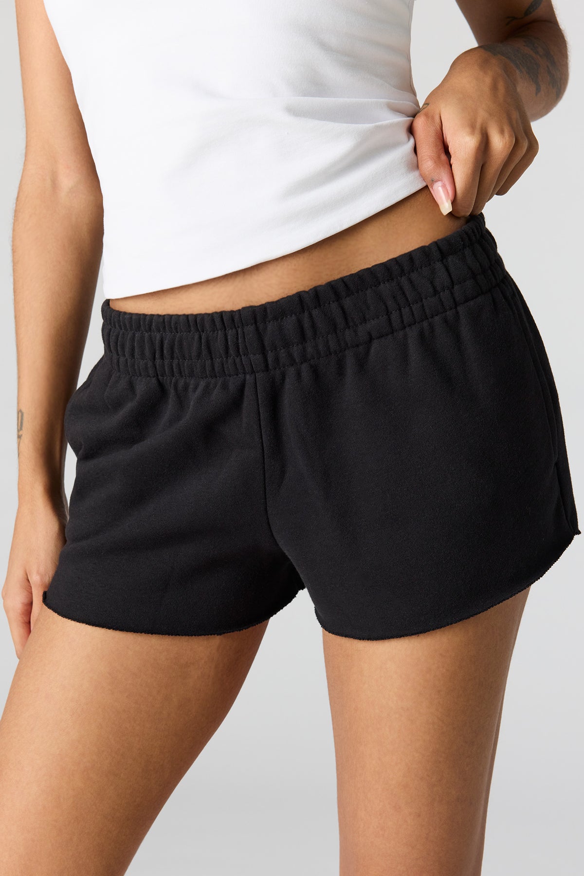 Vue alternative 4. Short court en tissu bouclé luxueux