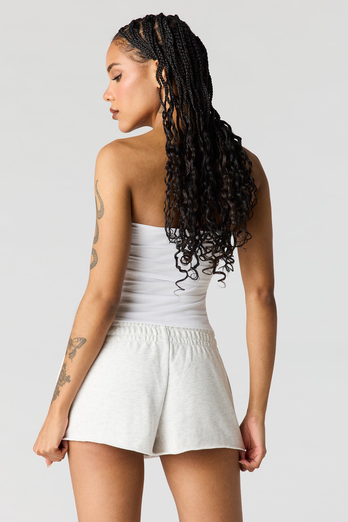 Vue alternative 2. Short court en tissu bouclé luxueux