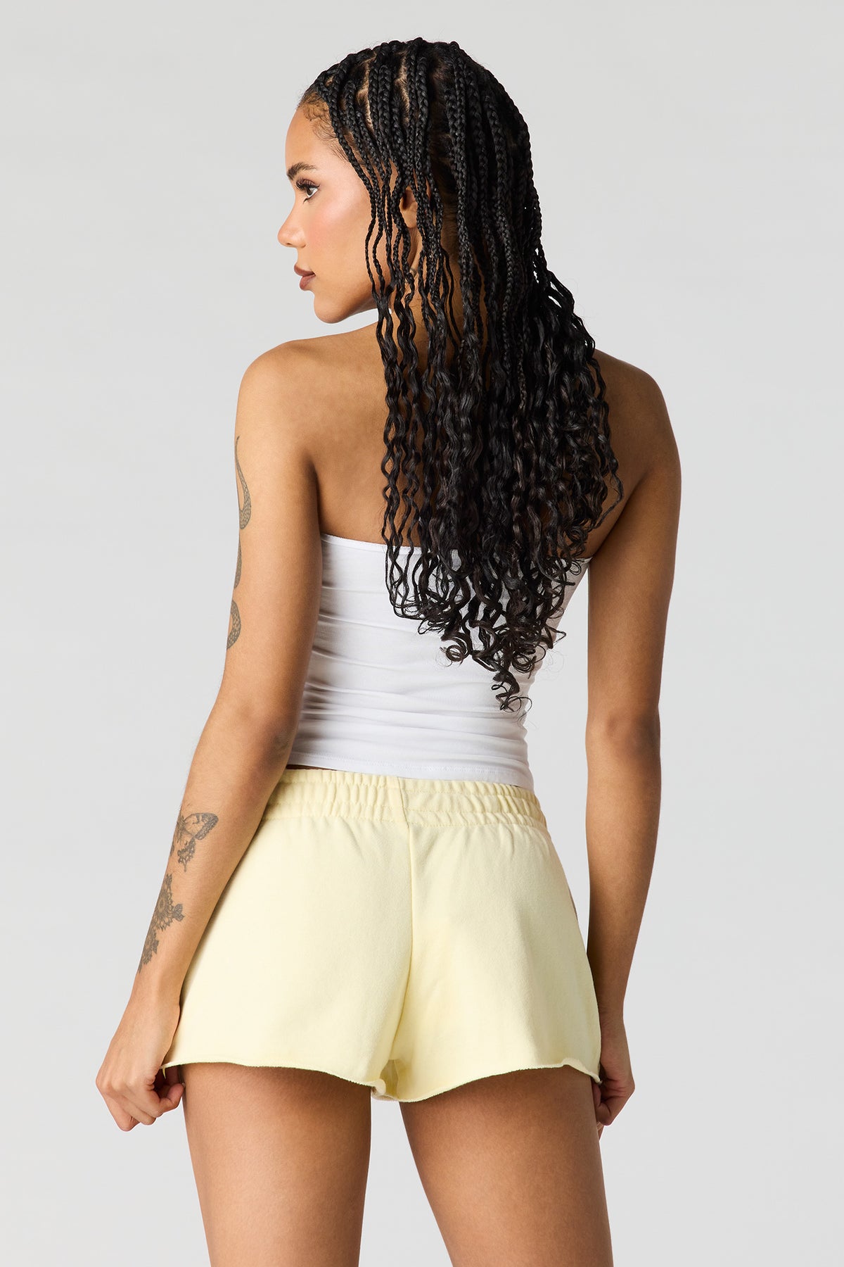 Vue alternative 2. Short court en tissu bouclé luxueux