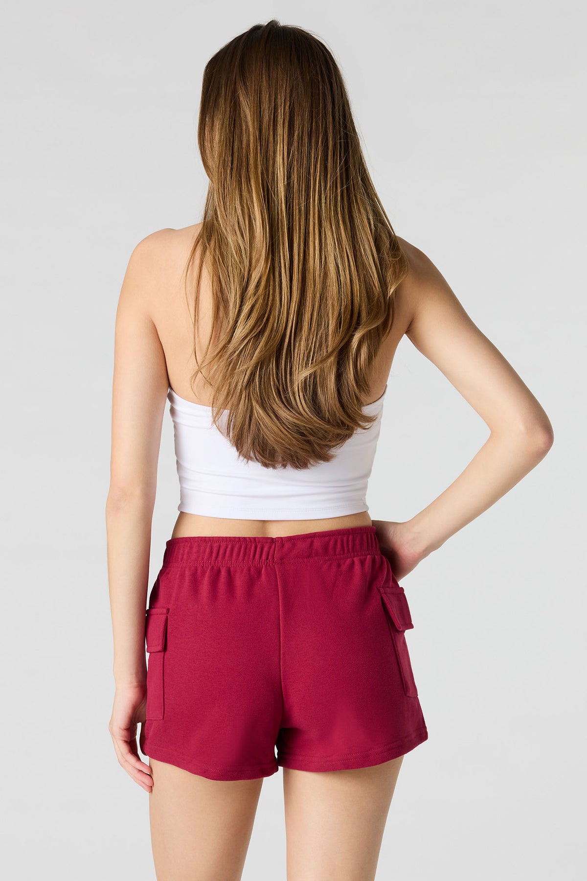 Vue alternative 2. Short cargo court en tissu bouclé de luxe