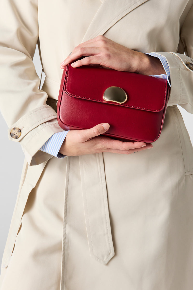 Sac à bandoulière en similicuir avec boucle métallisée