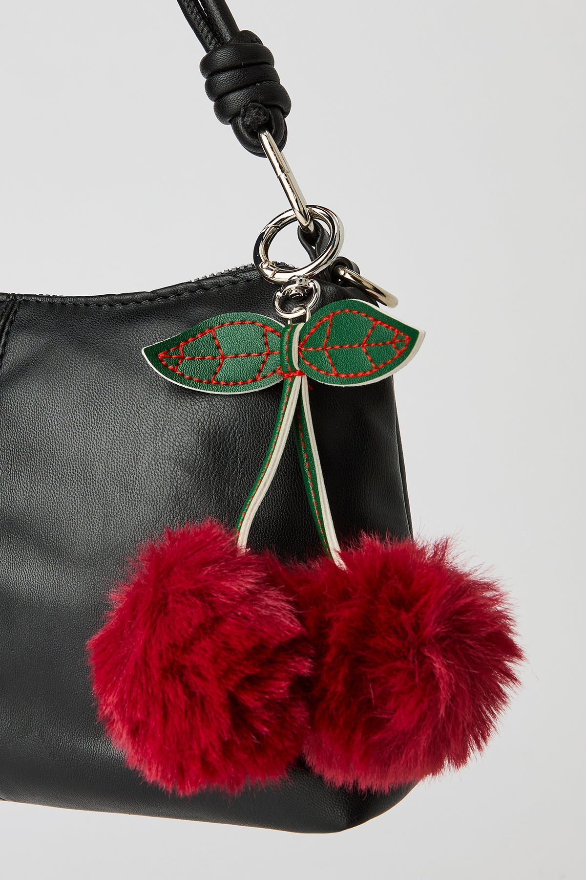 Vue alternative 4. Sac à main noué avec porte-clés