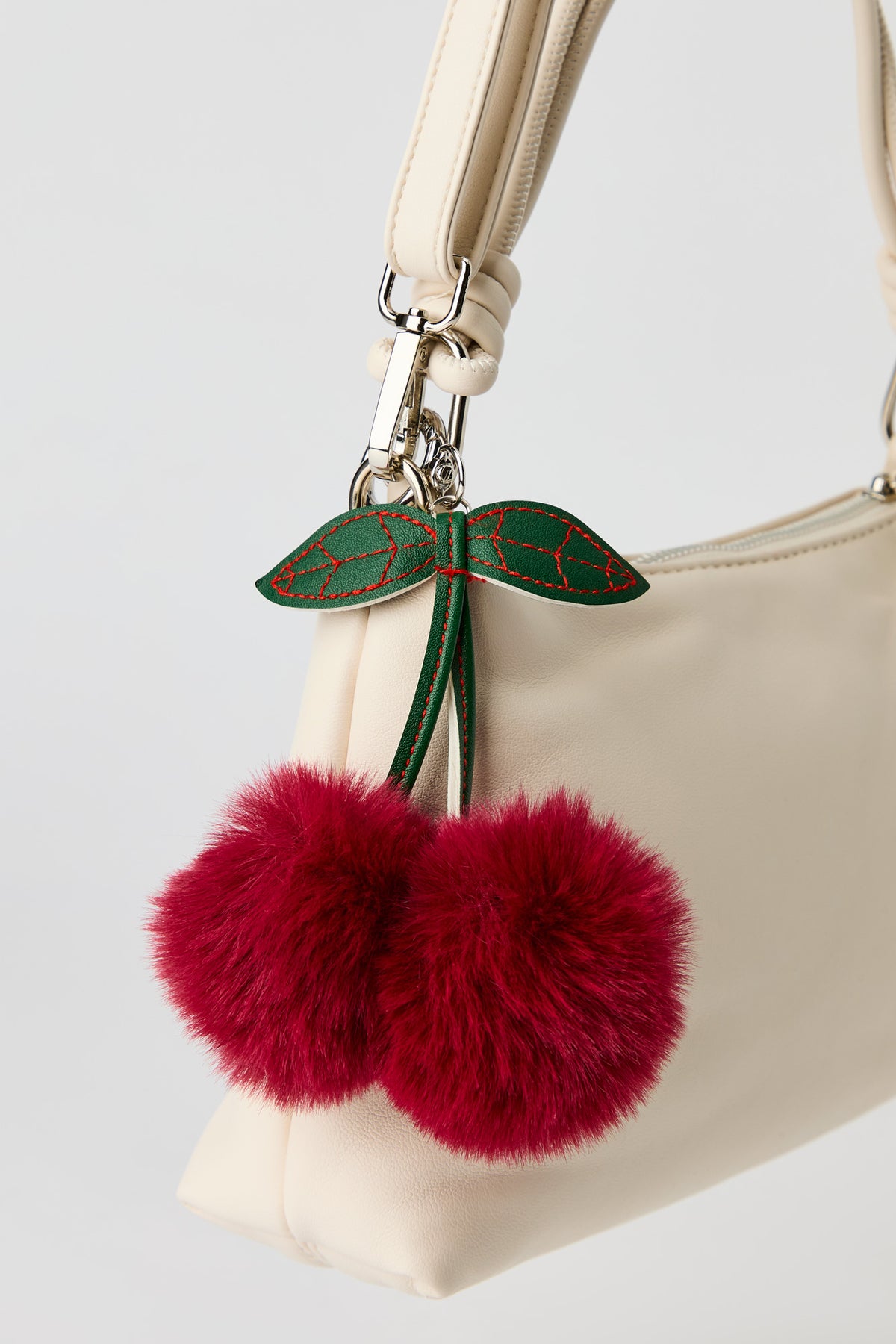 Vue alternative 3. Sac à main noué avec porte-clés