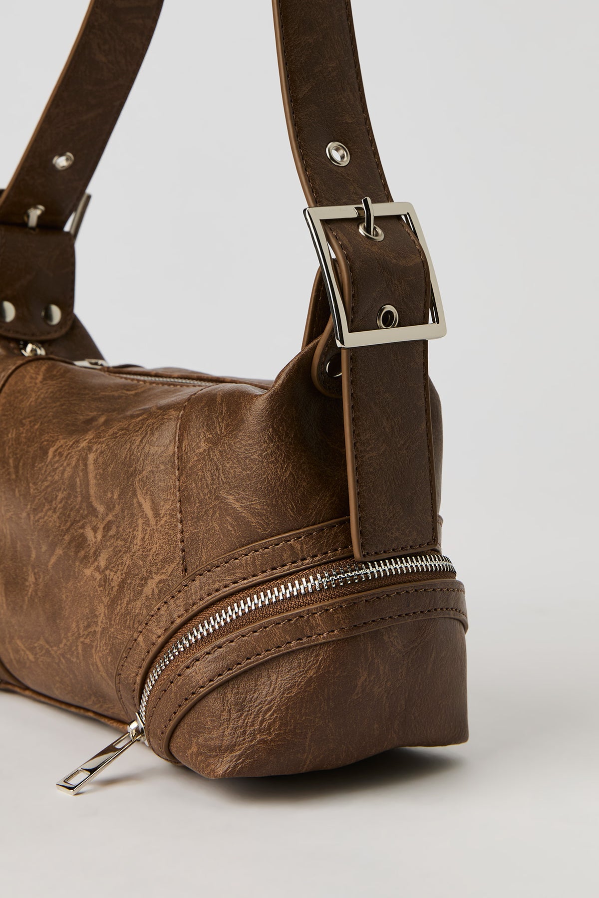 Alt View 3. Faux Leather Zipper Detail Shoulder Bag - Brown