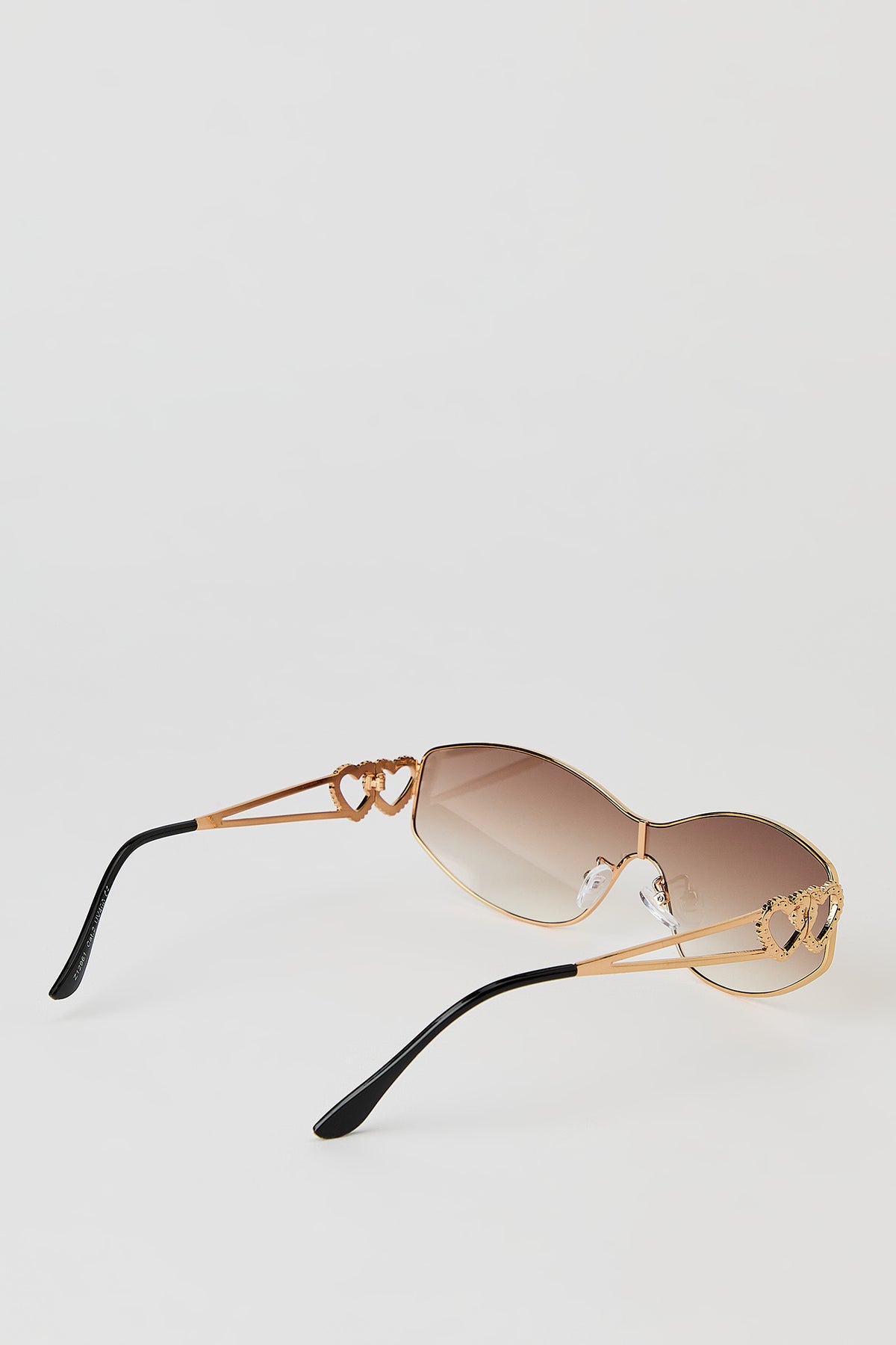 Vue alternative 3. Lunettes de soleil double coeur