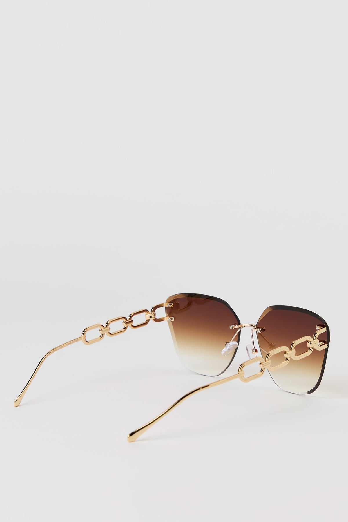 Vue alternative 3. Lunettes de soleil oeil de chat avec chaîne