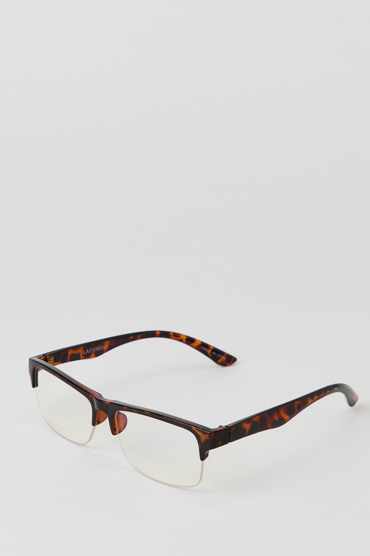 Vue alternative 2. Lunettes à verres bleus