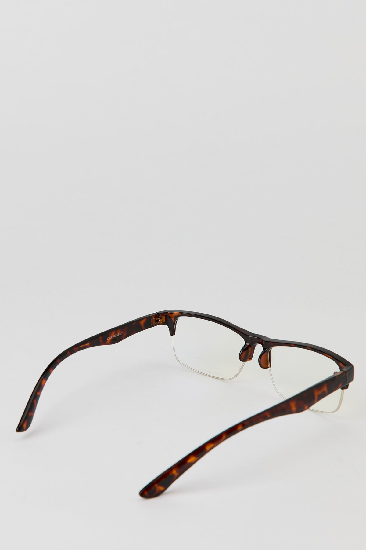 Vue alternative 3. Lunettes à verres bleus