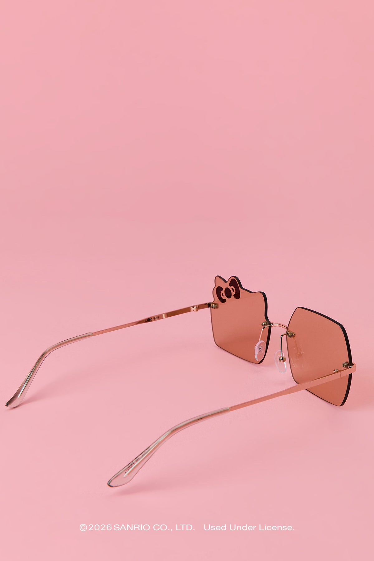 Vue alternative 4. Ensemble de lunettes de soleil sans monture Hello Kitty®