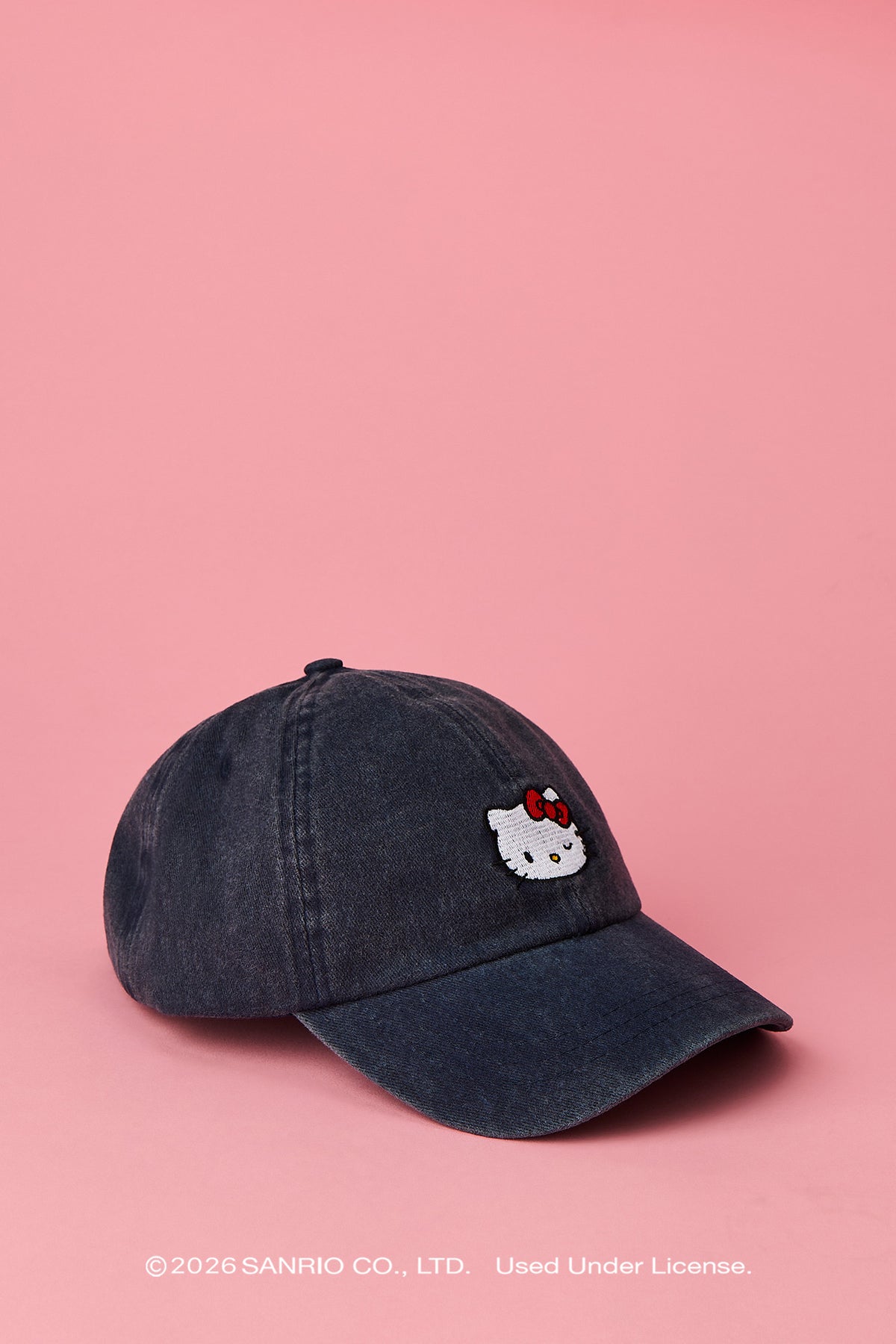 Vue alternative 2. Casquette avec motif brodé Hello Kitty®