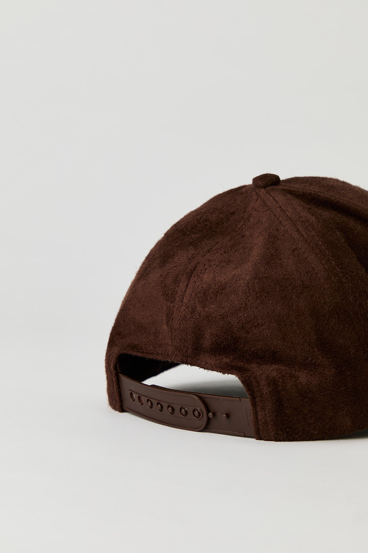 Vue alternative 3. Casquette de baseball en similisuède