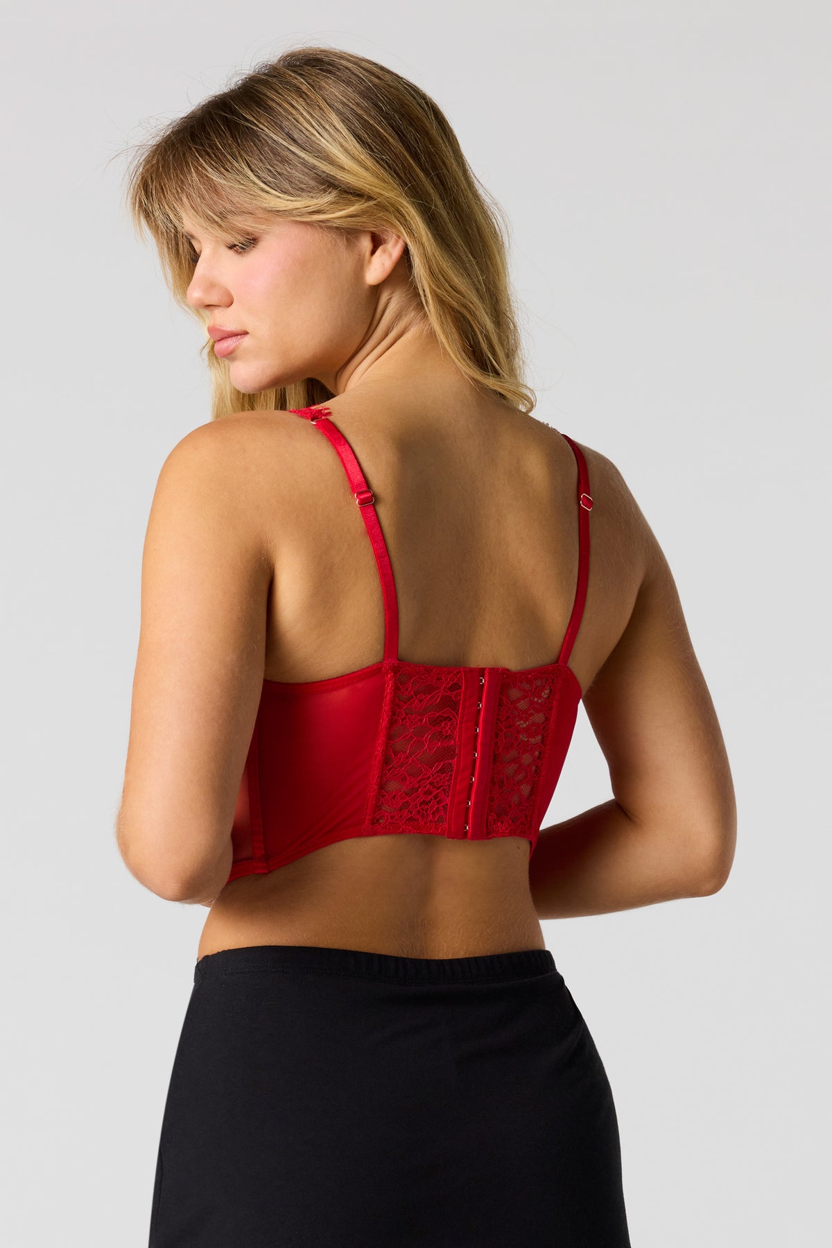 Vue alternative 2. Corset en dentelle