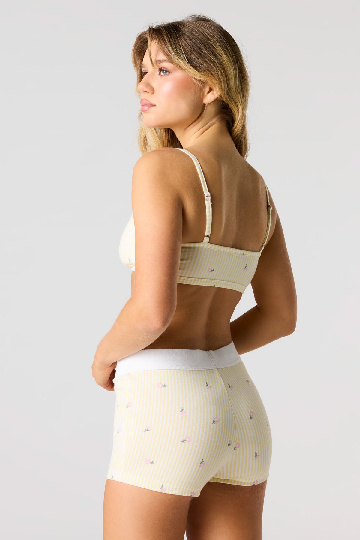 Vue alternative 2. Ensemble pyjama avec débardeur et caleçon