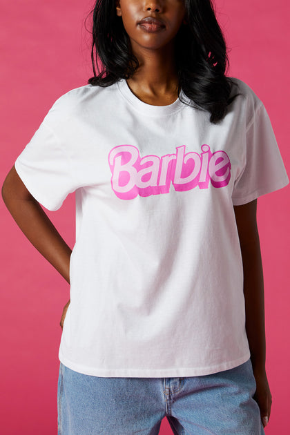 T-shirt de coupe garçonne blanc à imprimé Barbie™