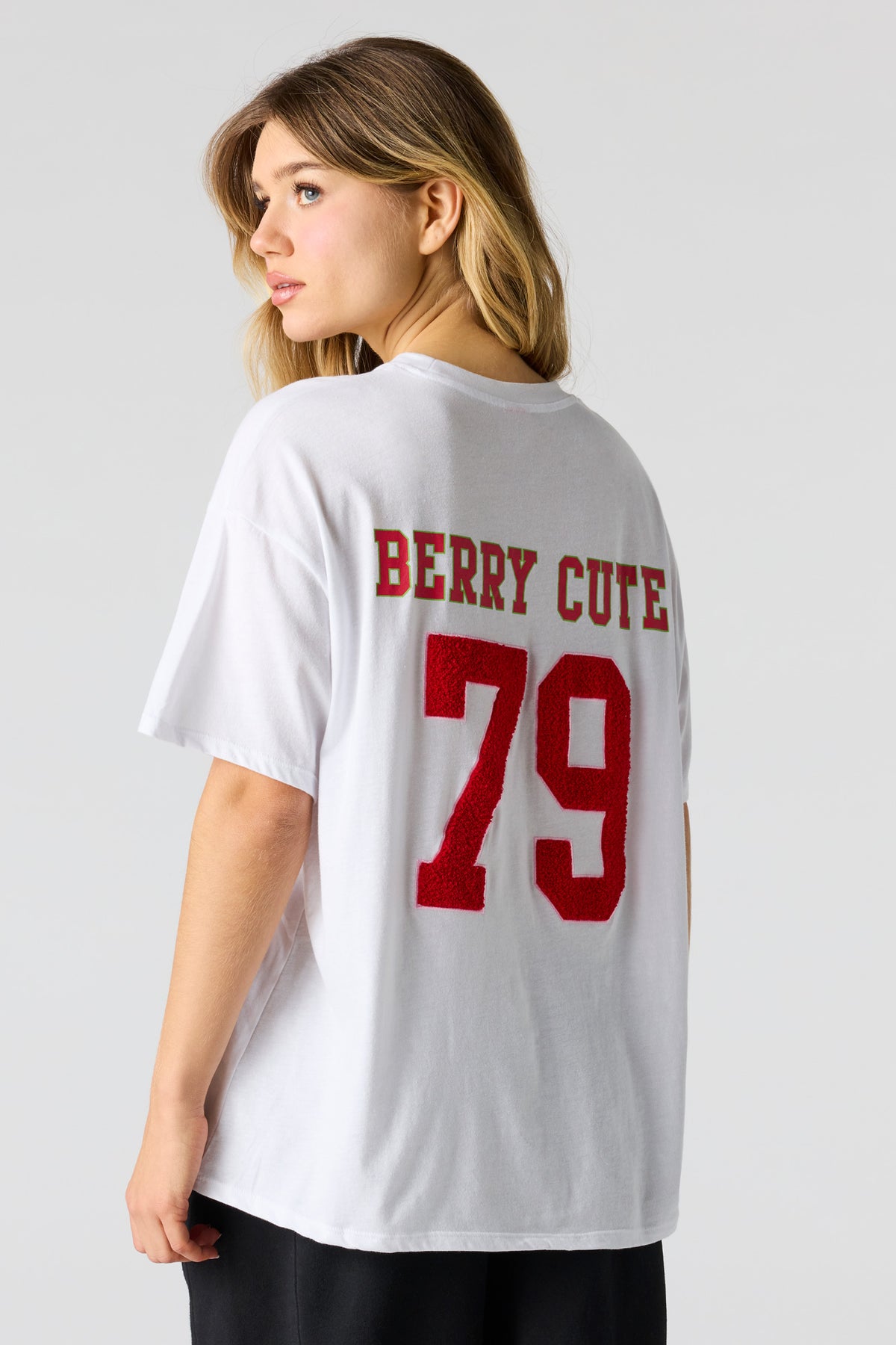Alt View 2. Strawberry Shortcake Graphic Boyfriend T-Shirt - White