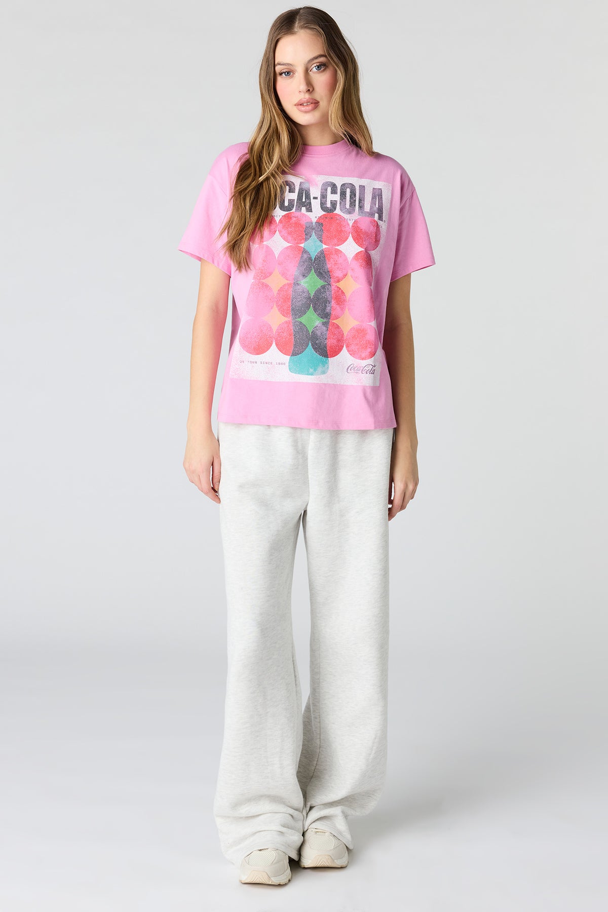Alt View 3. Coca-Cola Graphic Boyfriend T-Shirt - Light Pink