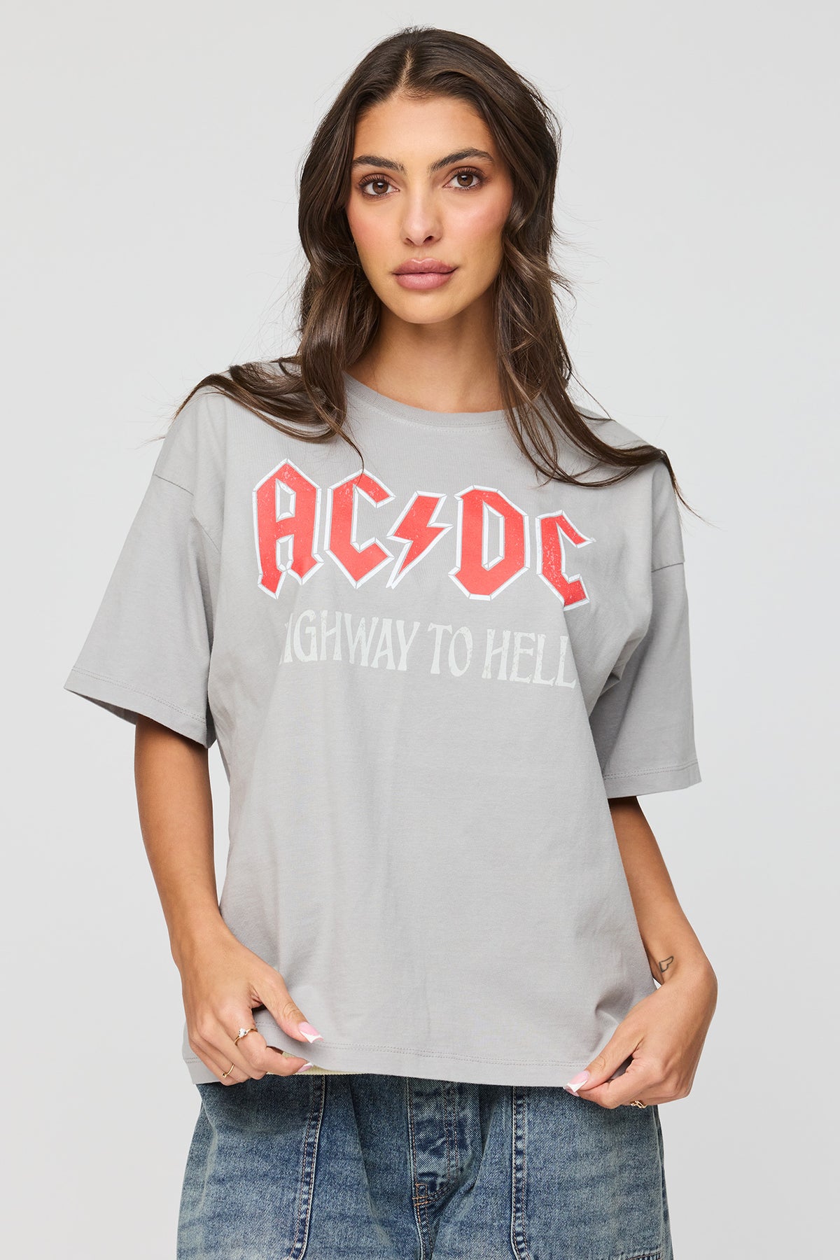 Vue alternative 2. T-shirt de coupe garçonne à imprimé AC/DC