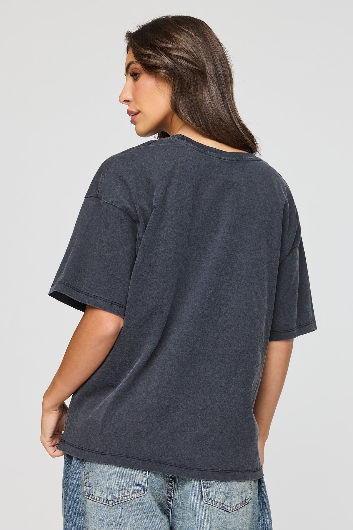 Vue alternative 2. T-shirt de coupe garçonne à imprimé Curious George 