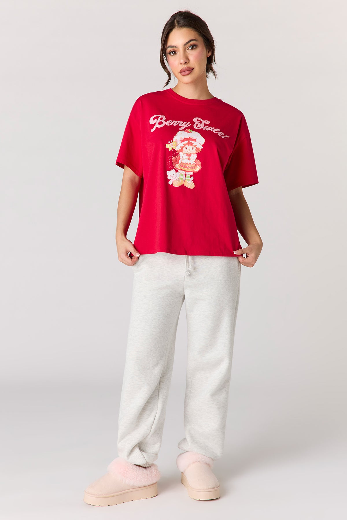 Vue alternative 2. T-shirt en coton lourd luxueux avec imprimé Strawberry Shortcake