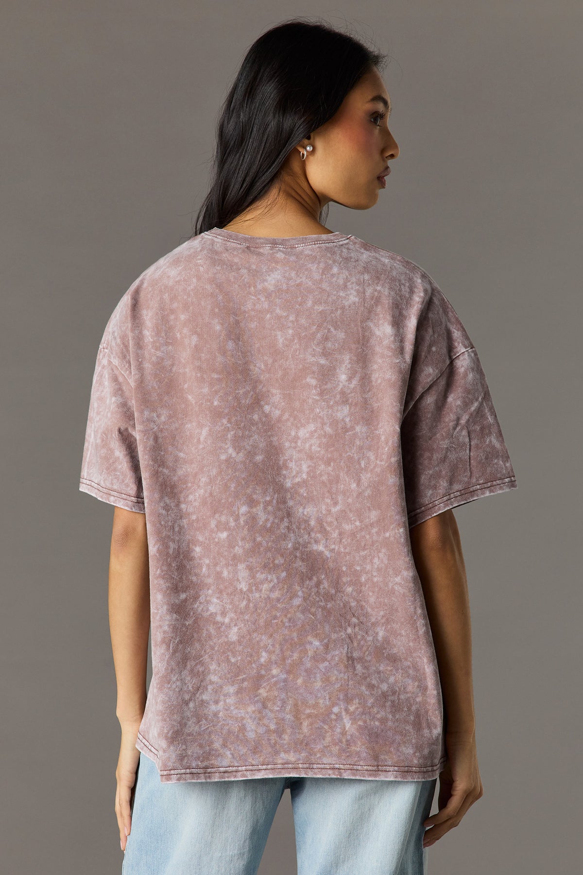 Vue alternative 2. T-shirt surdimensionné en coton lourd de luxe à imprimé délavé Playboy