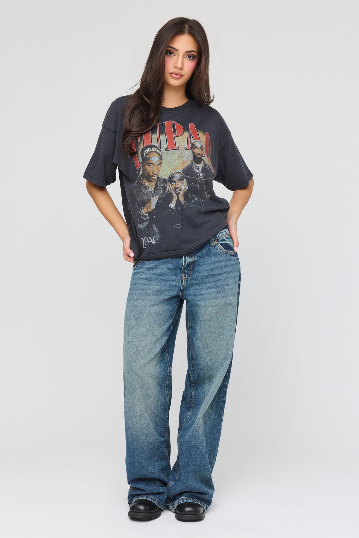Vue alternative 3. T-shirt de coupe garçonne à imprimé Tupac