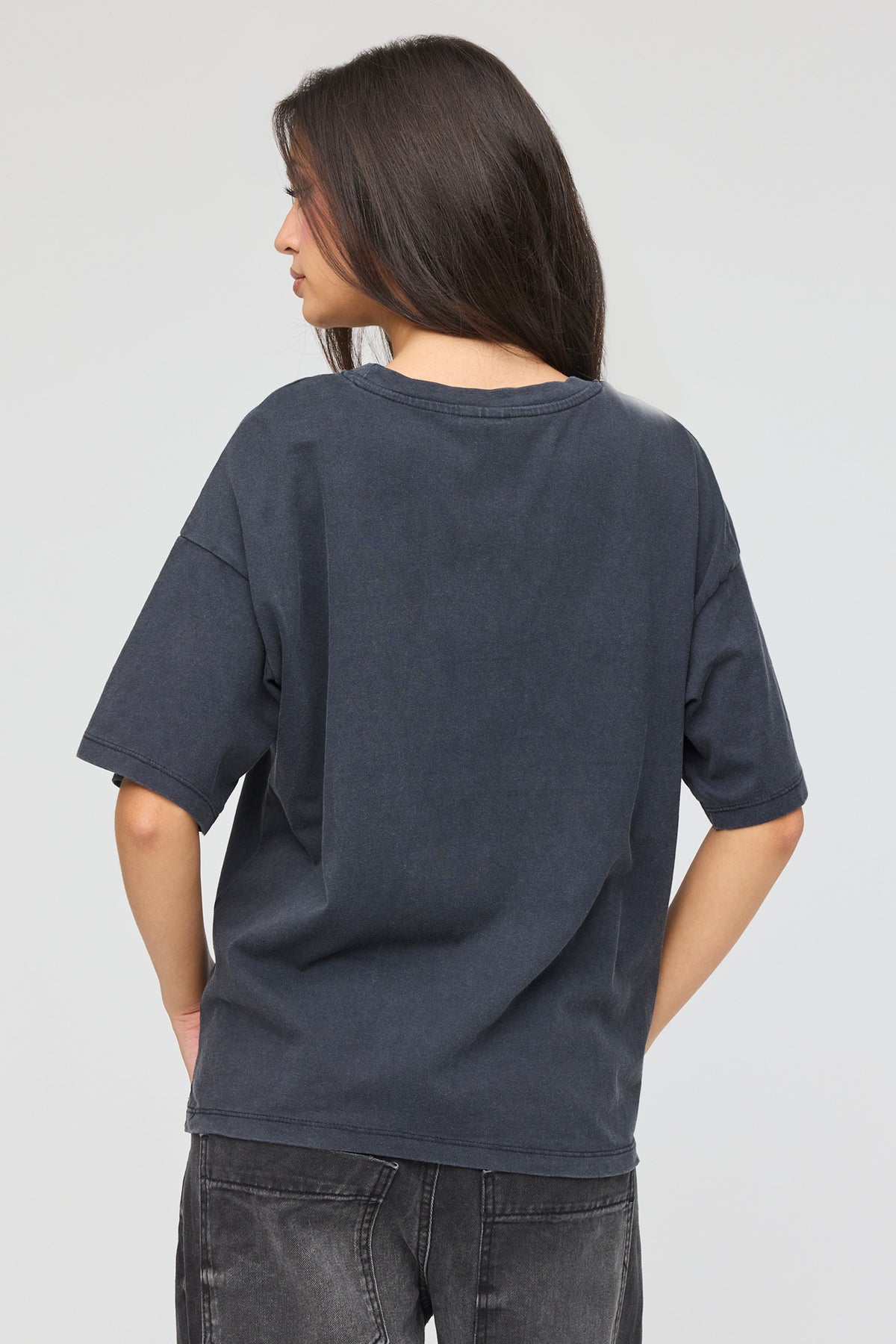 Alt View 2. Method Man Graphic Boyfriend T-Shirt - Charcoal
