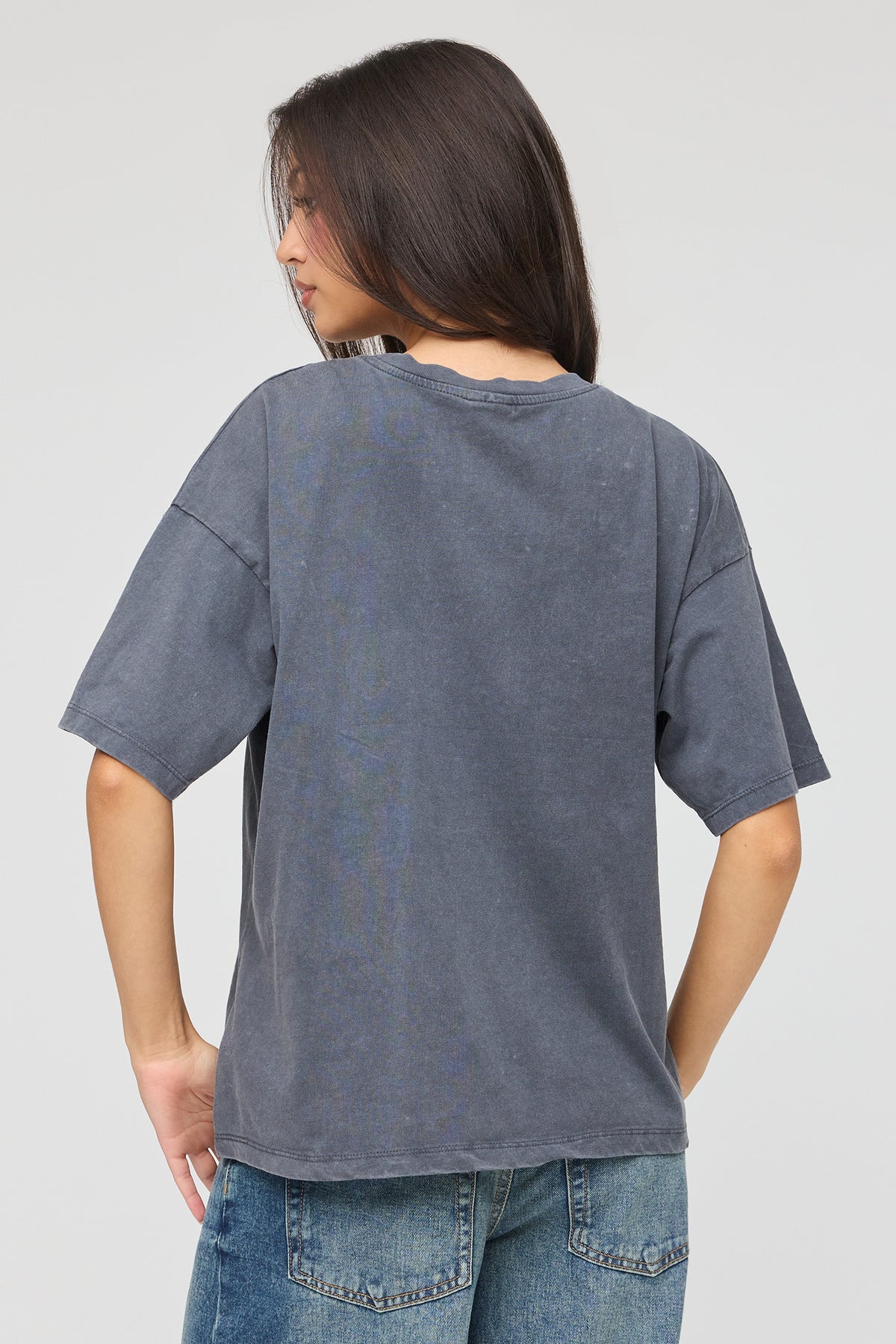 Alt View 2. Cheetos Graphic Boyfriend T-Shirt - Black