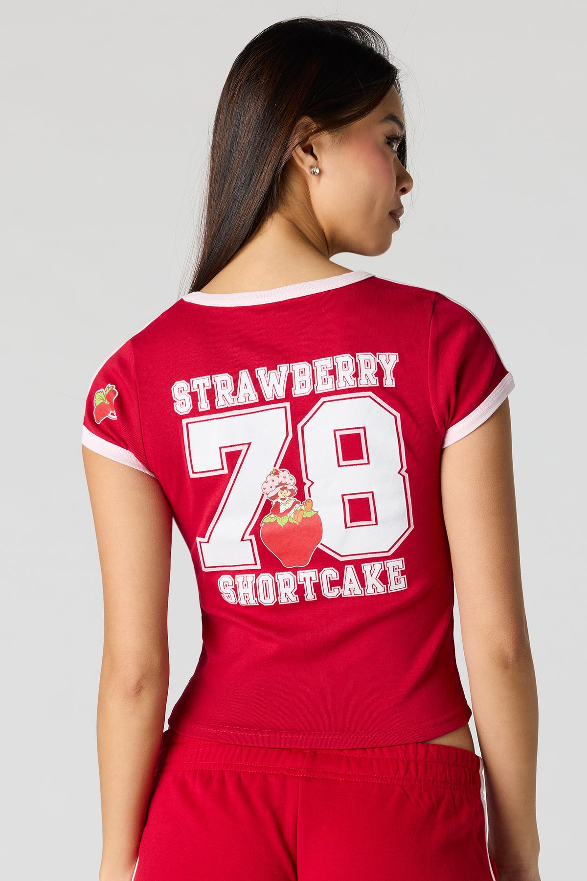 Vue alternative 2. T-shirt à imprimé contrastant Strawberry Shortcake