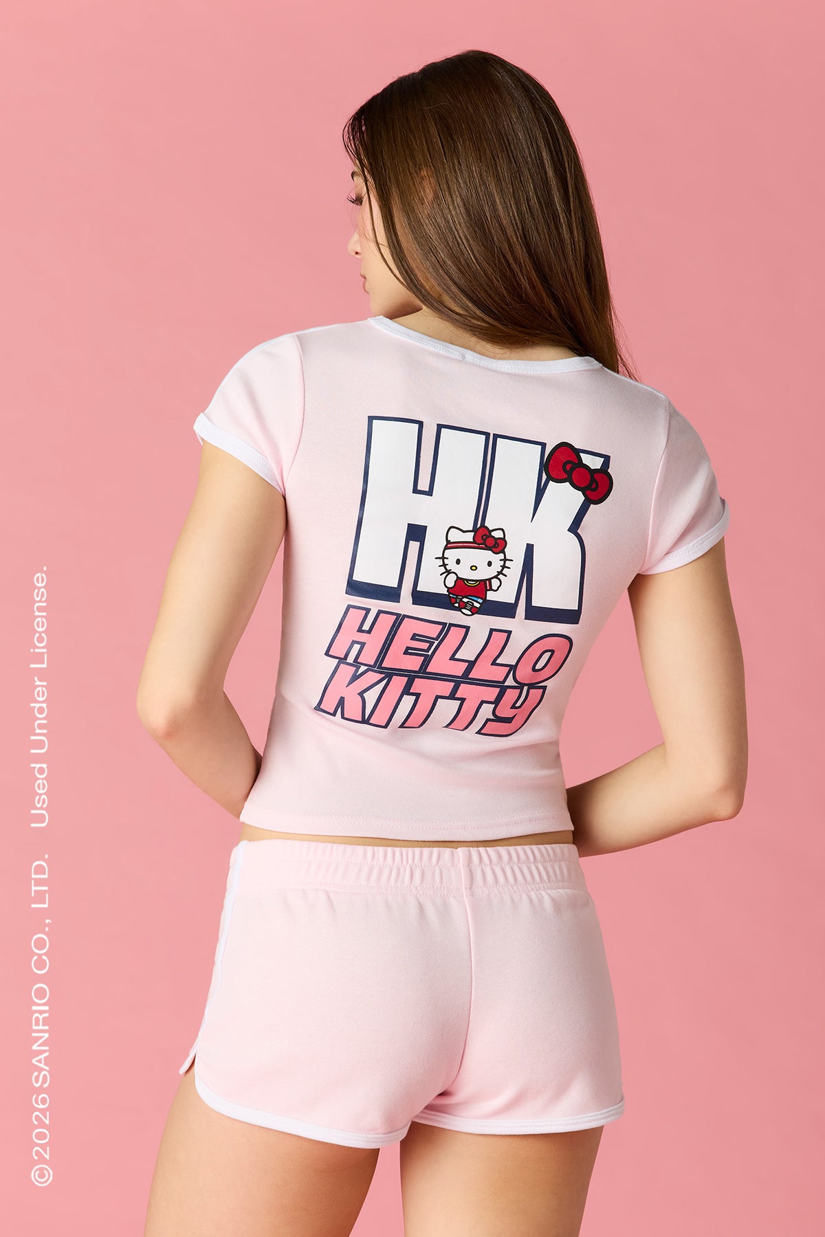 Vue alternative 2. Short à imprimé Hello Kitty® Soccer avec ourlet arrondi
