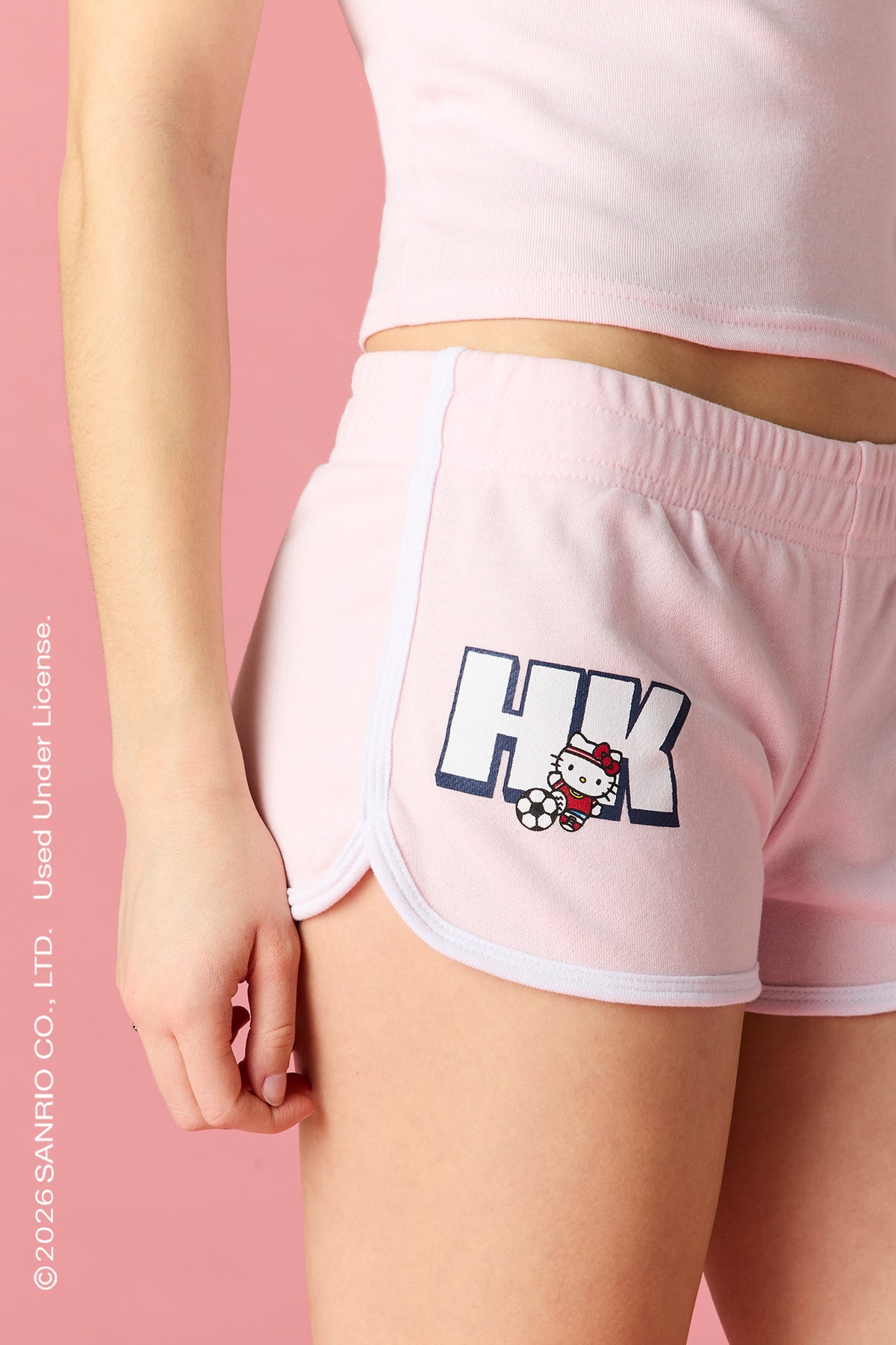 Vue alternative 4. Short à imprimé Hello Kitty® Soccer avec ourlet arrondi
