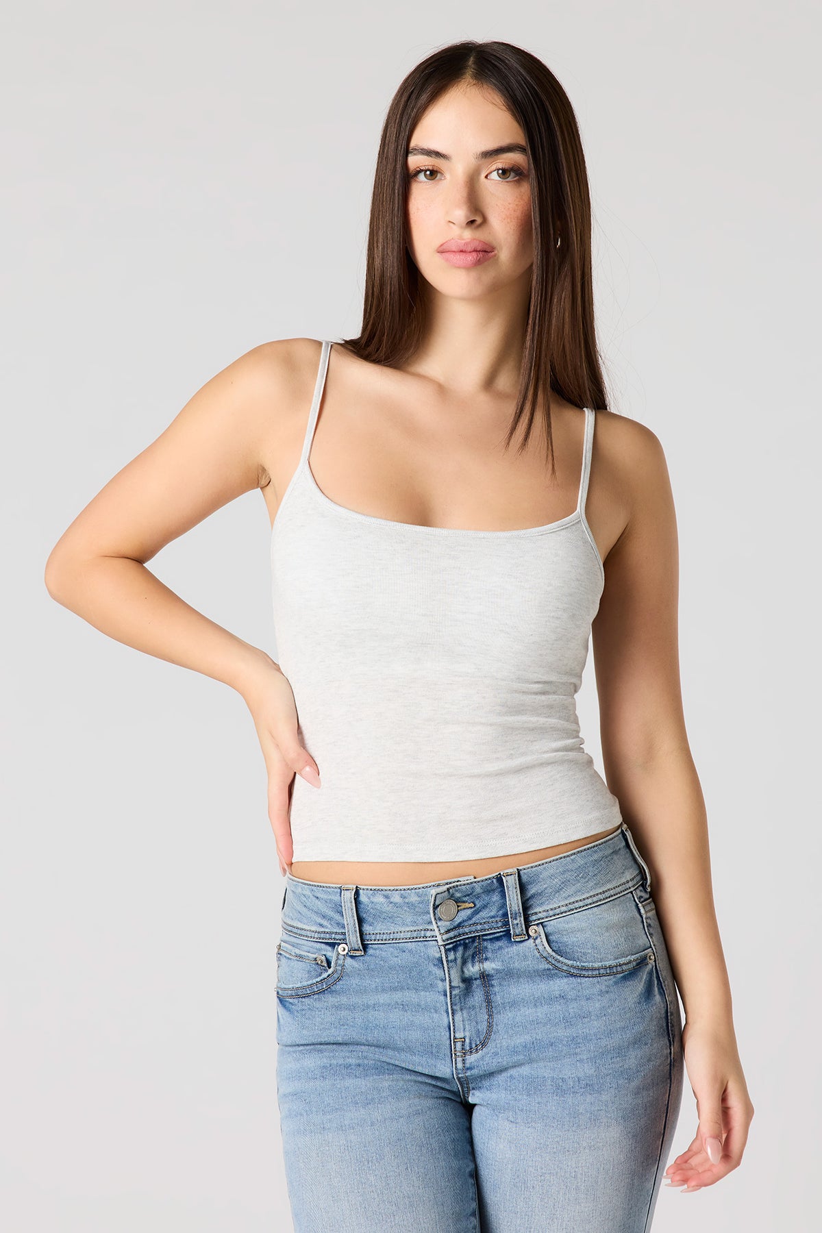 Vue alternative 7. Camisole côtelée à encolure dégagée avec soutien-gorge intégré
