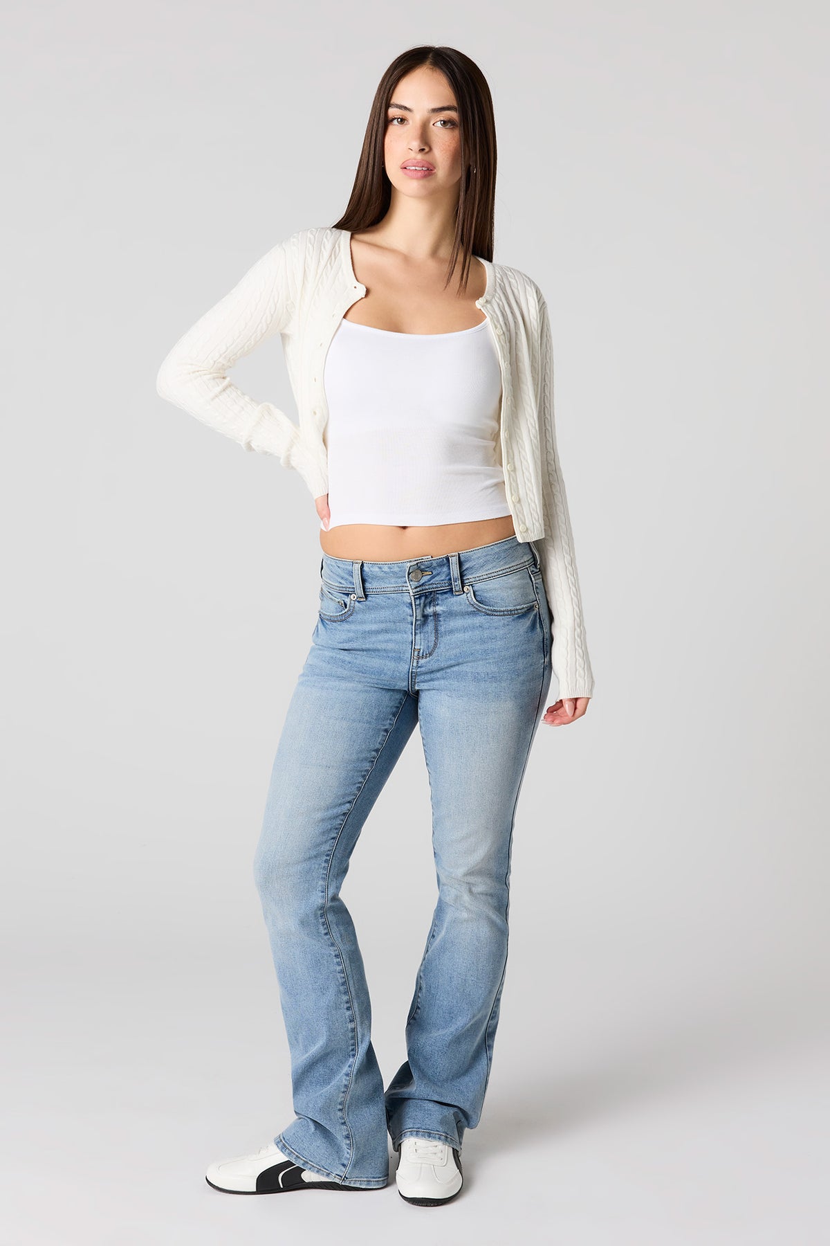 Vue alternative 12. Camisole côtelée à encolure dégagée avec soutien-gorge intégré