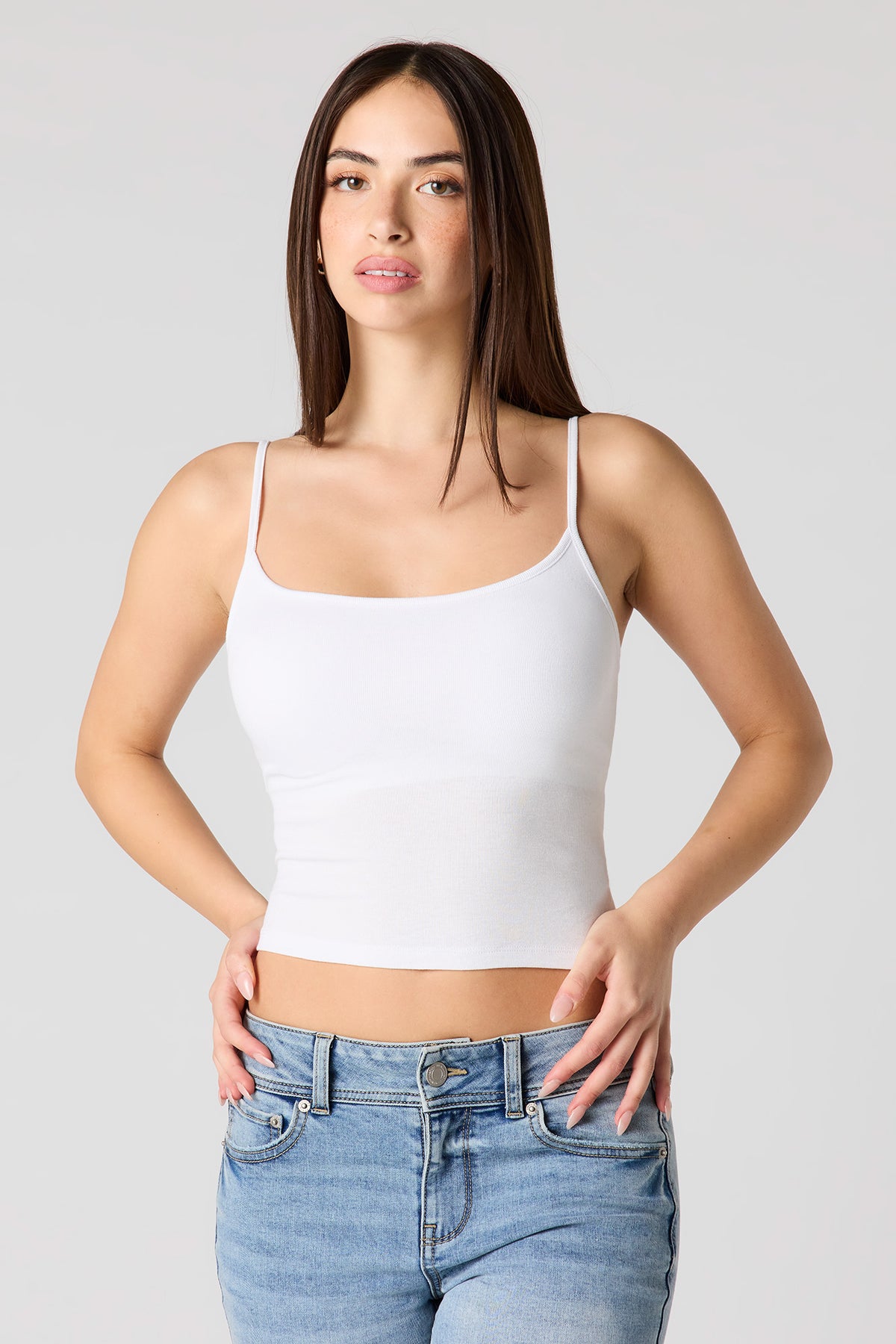 Vue alternative 10. Camisole côtelée à encolure dégagée avec soutien-gorge intégré