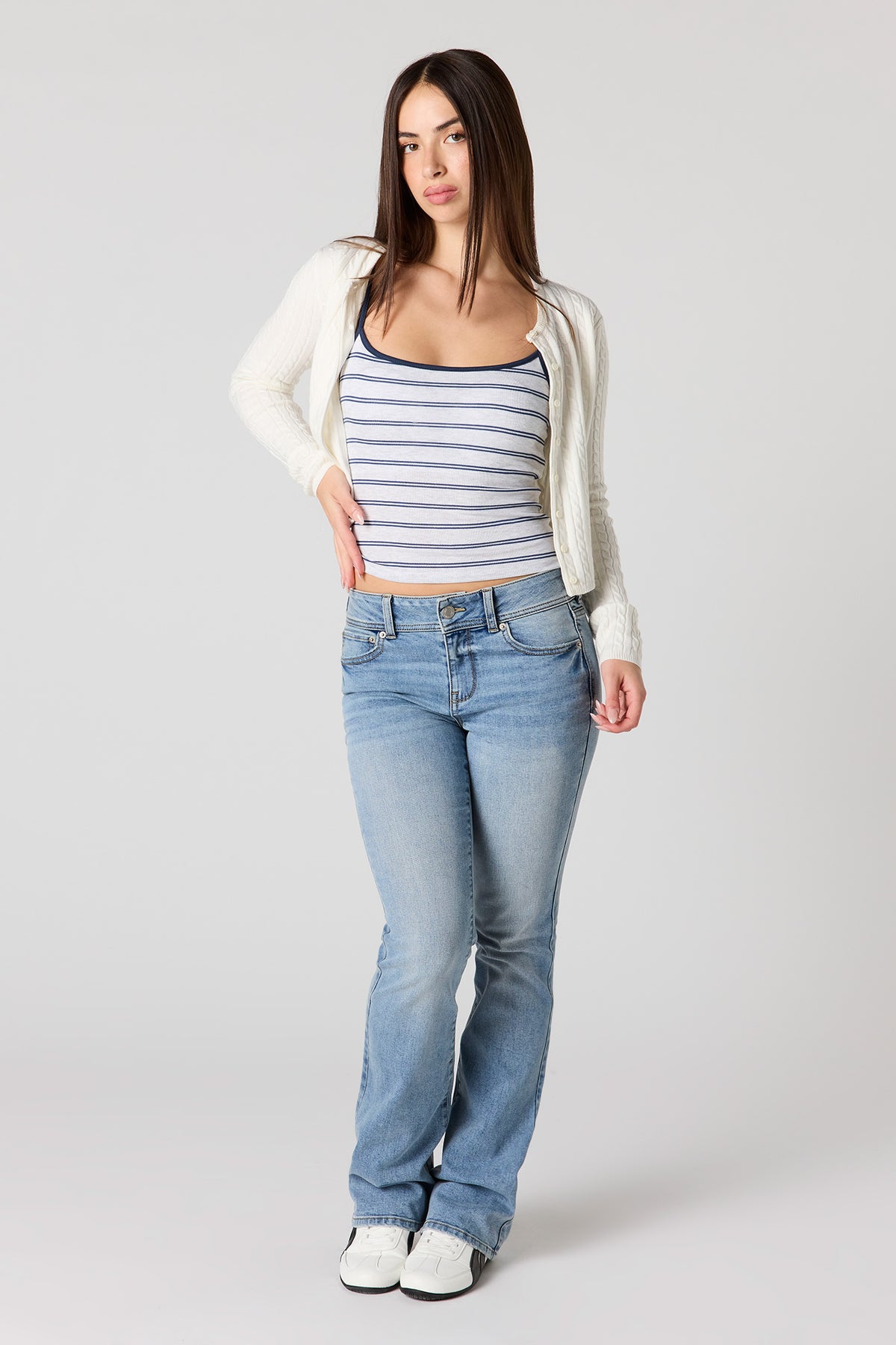 Vue alternative 21. Camisole côtelée à encolure dégagée avec soutien-gorge intégré