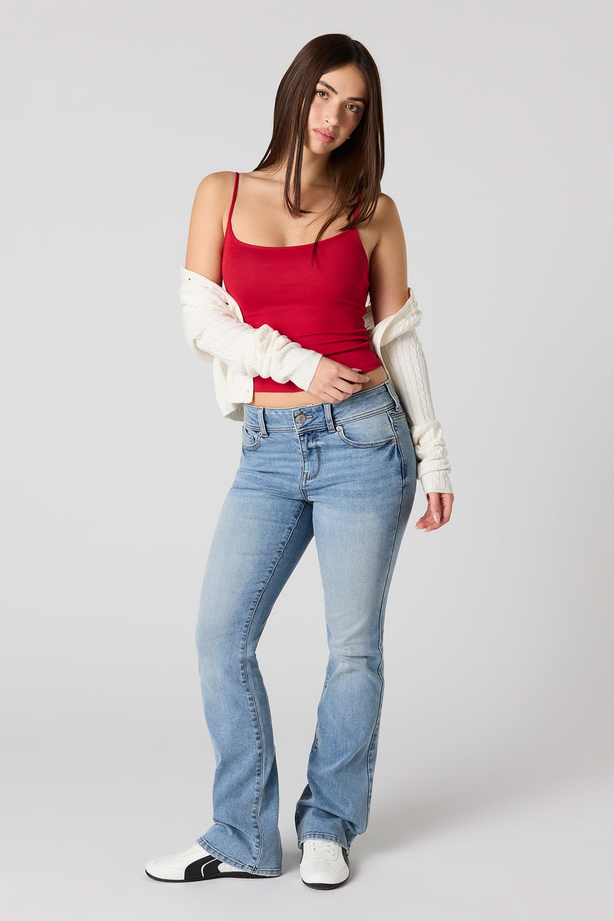 Vue alternative 24. Camisole côtelée à encolure dégagée avec soutien-gorge intégré