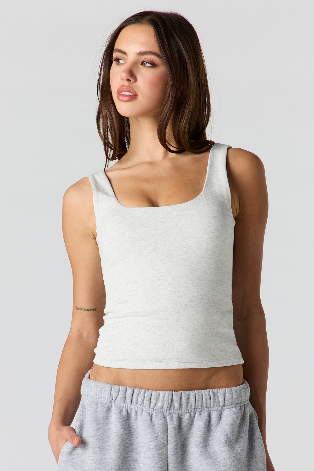 Vue alternative 7. Camisole douce Contour à col rond